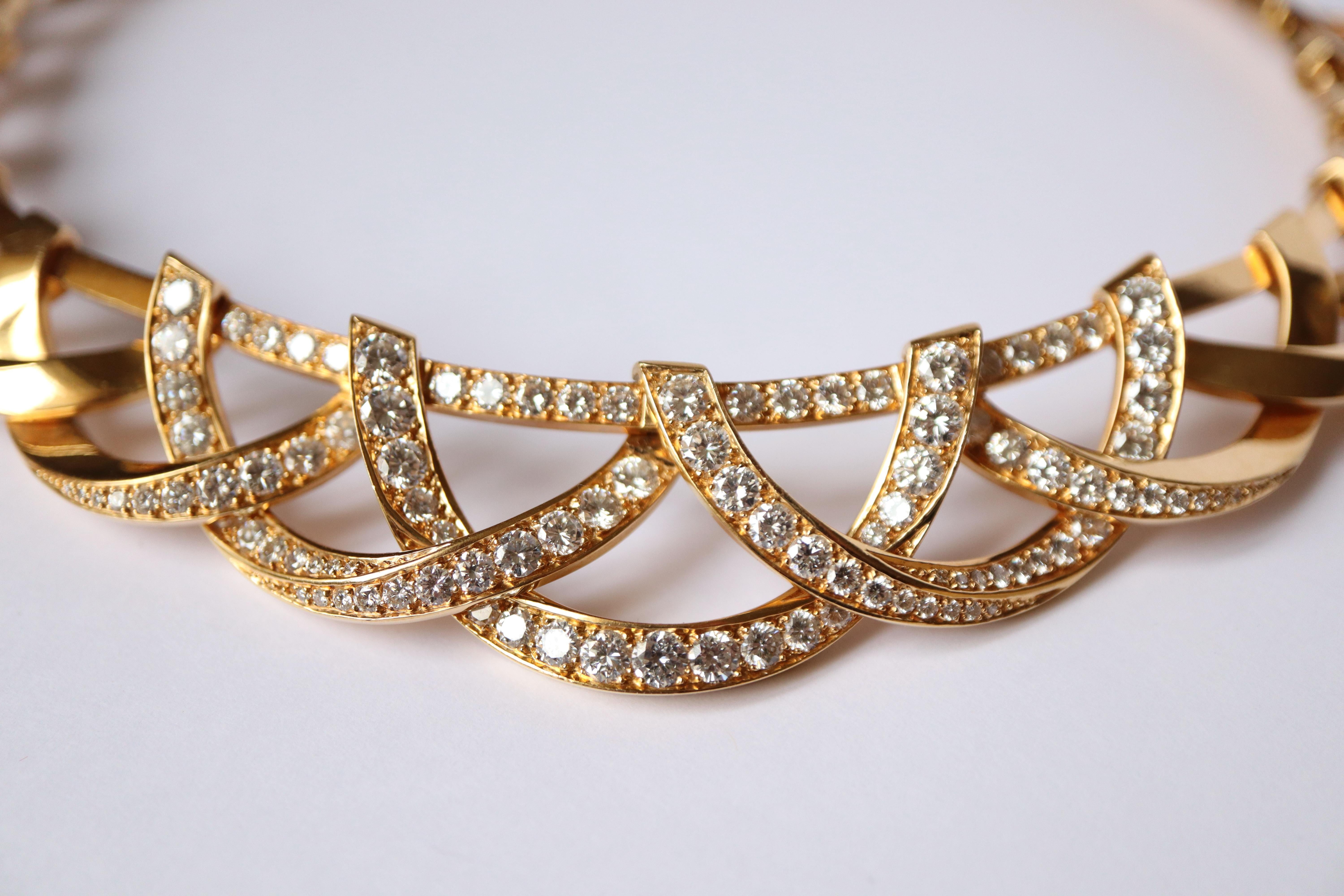 Collana Van Cleef & Arpels Semi-Rigida in oro 18 carati e diamanti in vendita 1