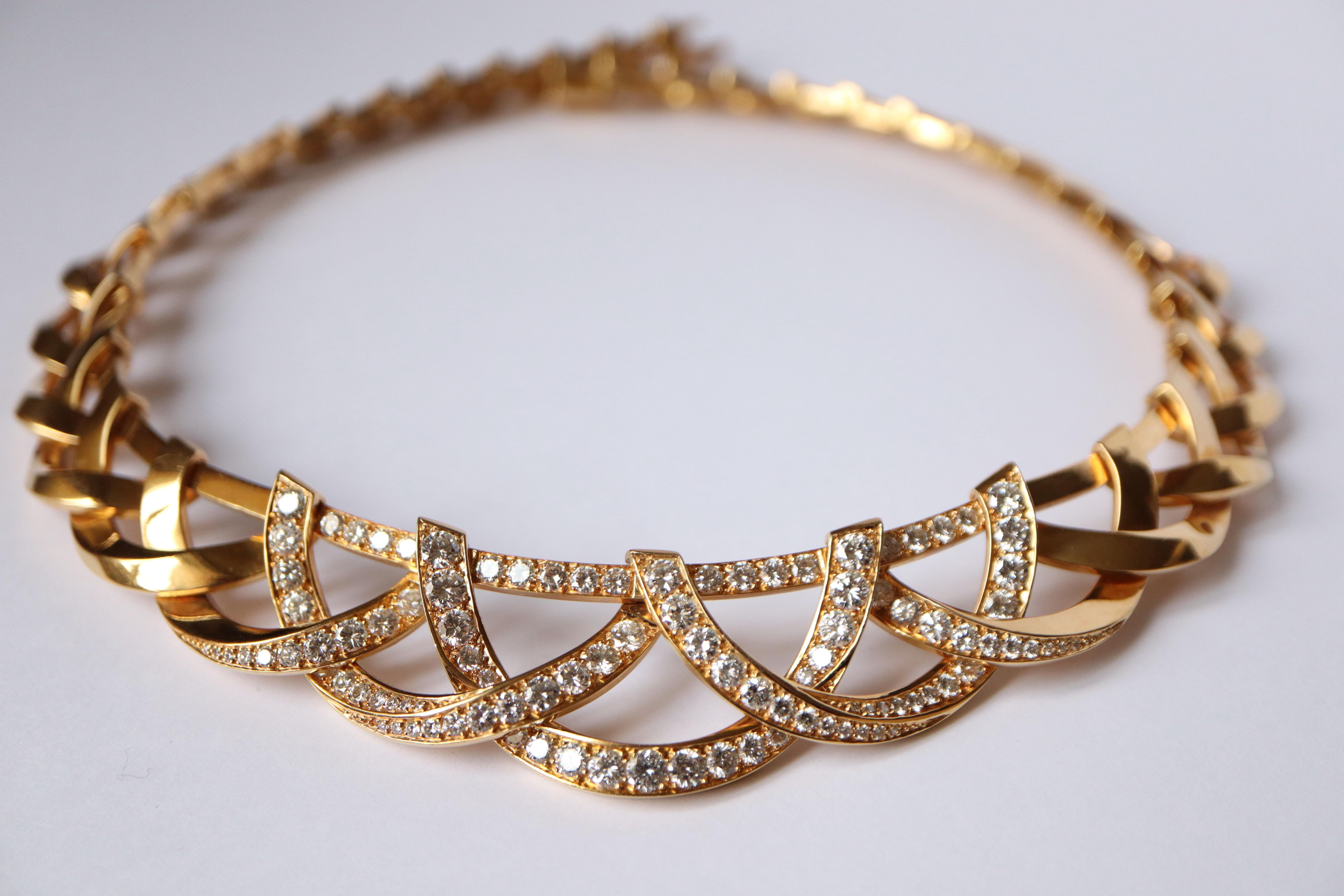 Van Cleef & Arpels Necklace Semi-Rigid in 18 Carat Gold and Diamonds For Sale 2
