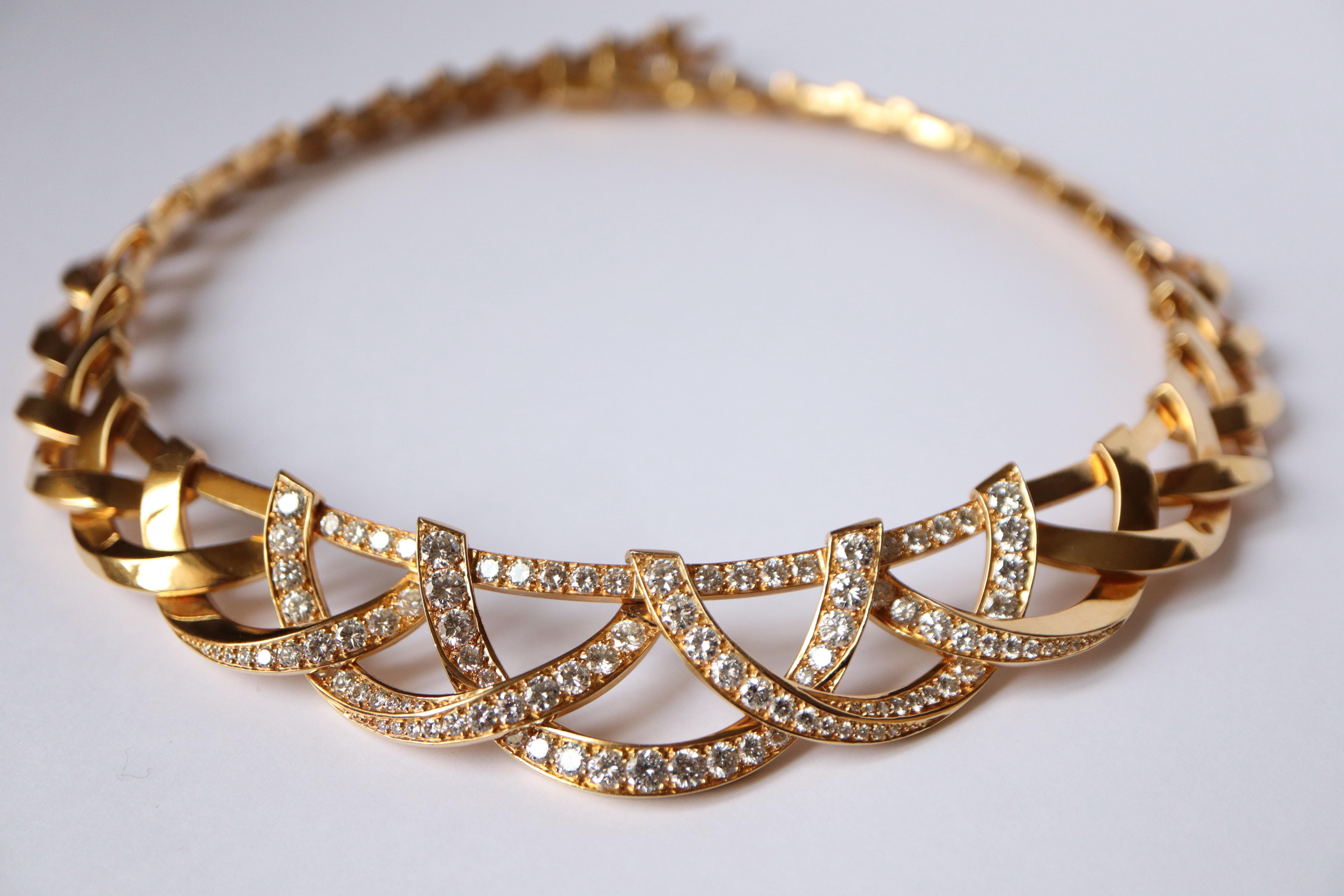 Collana Van Cleef & Arpels Semi-Rigida in oro 18 carati e diamanti in vendita 2