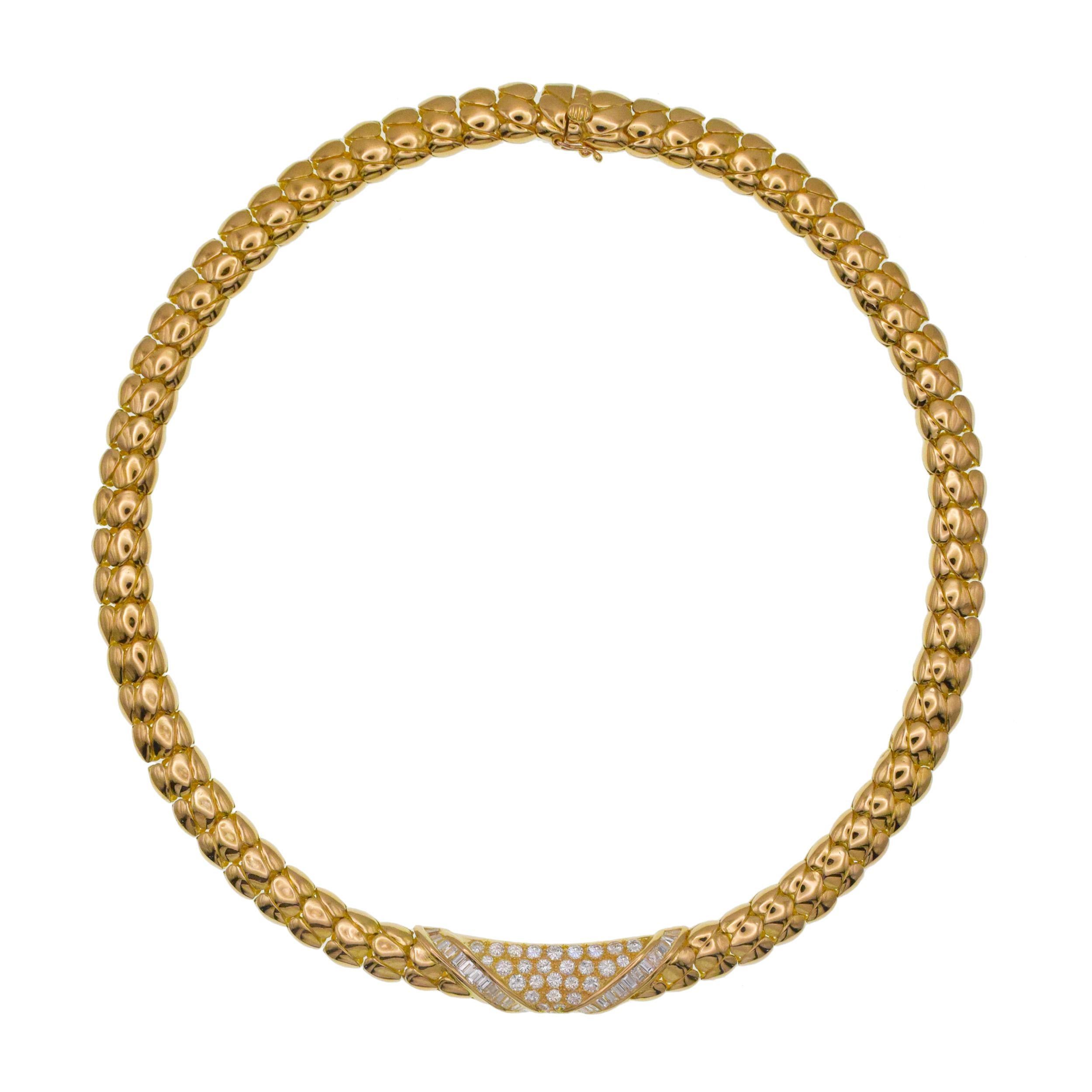 Taille ronde Van Cleef & Arpels  Collier avec accents de diamants. en vente