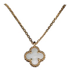 Van Cleef & Arpels Necklace with Mother-of-Pearl in 18K Yellow Gold