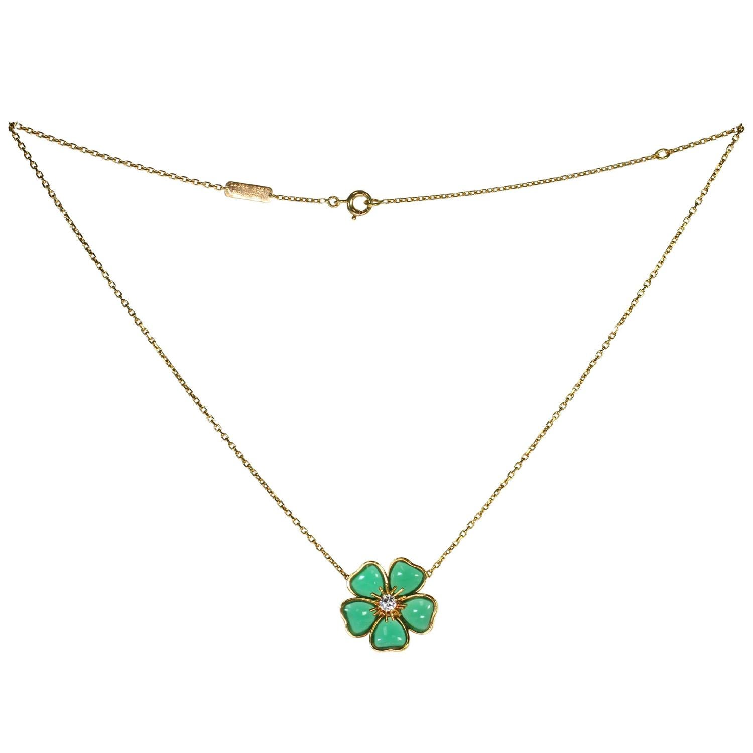 Brilliant Cut Van Cleef & Arpels Nerval Diamond Green Chalcedony 18k Yellow Gold Necklace For Sale