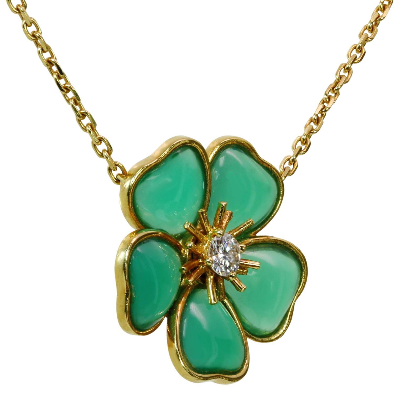 Van Cleef & Arpels Nerval Diamond Green Chalcedony 18k Yellow Gold Necklace In Excellent Condition For Sale In New York, NY