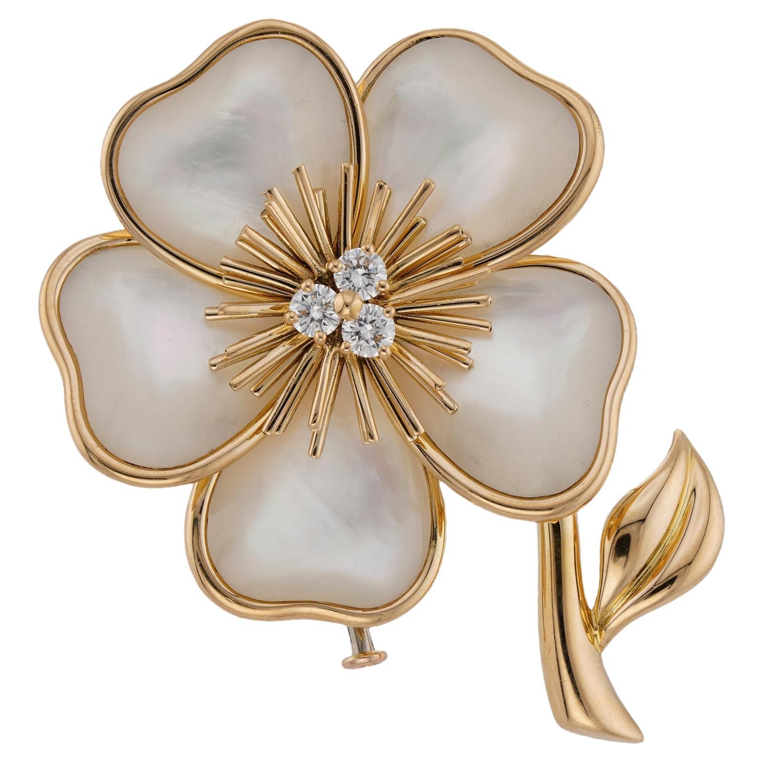 VAN CLEEF & ARPELS Nerval Diamond Mother-of-Pearl Yellow Gold Flower Brooch