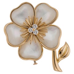 VAN CLEEF & ARPELS Nerval Diamond Mother-of-Pearl Yellow Gold Flower Brooch