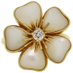 Van Cleef & Arpels Nerval Diamond White Mother of Pearl Yellow Gold Flower Ring