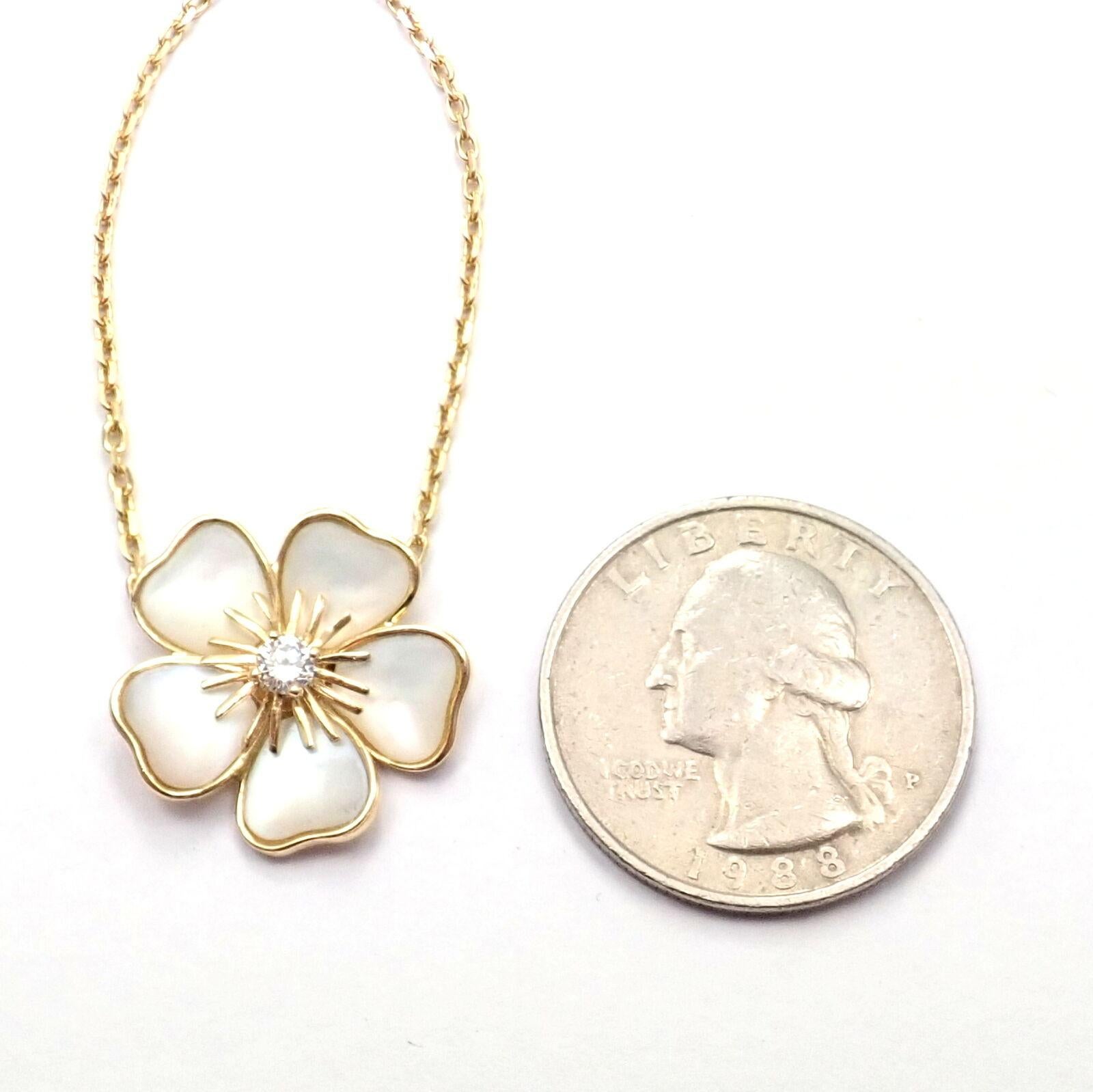 Van Cleef & Arpels Halskette mit Blumenanhänger, Perlmutt-Diamant-Gold Damen