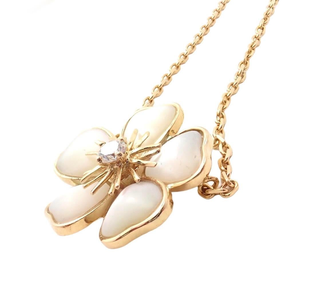 Round Cut Van Cleef & Arpels Nerval Mother of Pearl Diamond Gold Flower Pendant Necklace