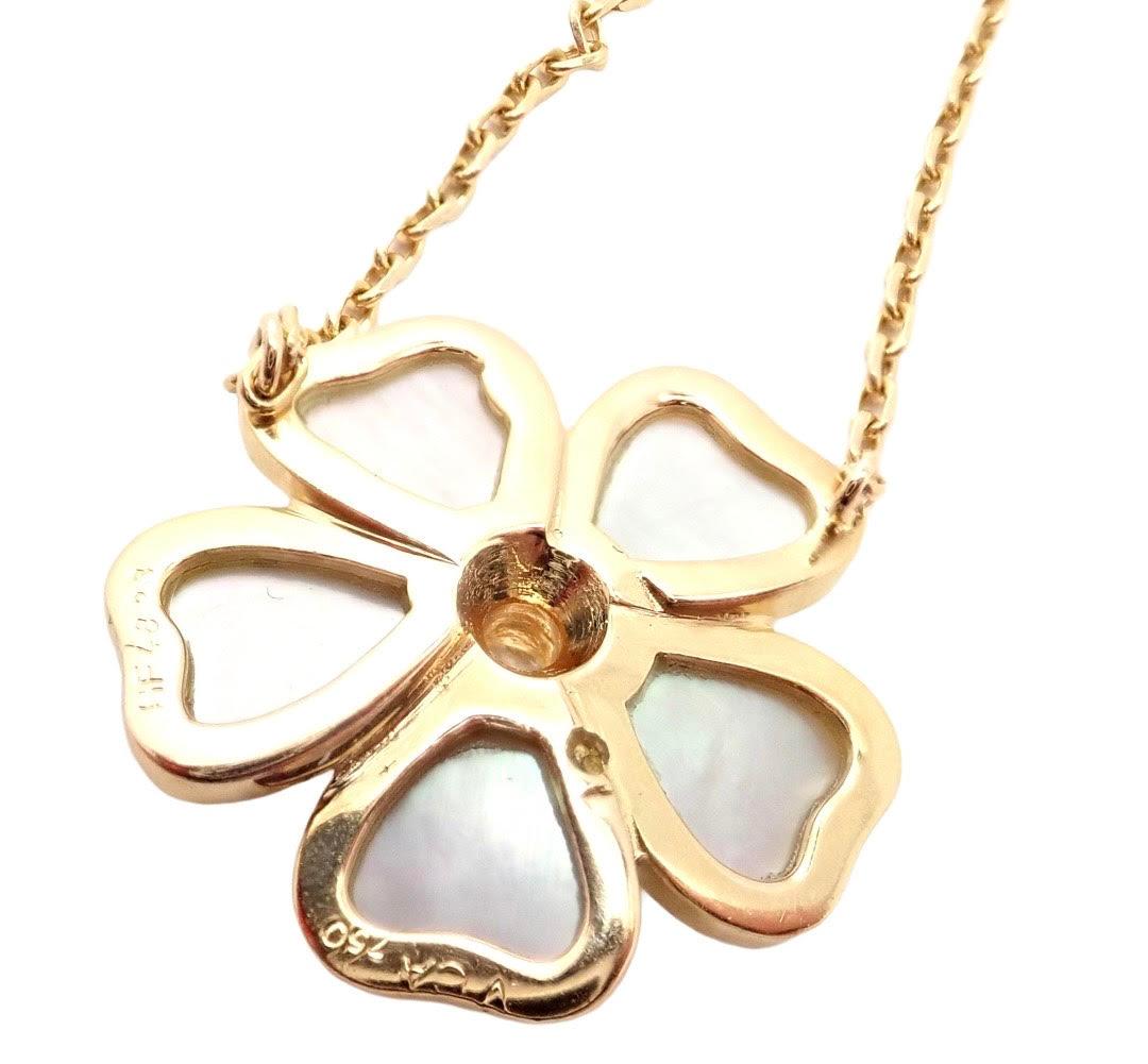 Van Cleef & Arpels Nerval Mother of Pearl Diamond Gold Flower Pendant Necklace In New Condition In Holland, PA