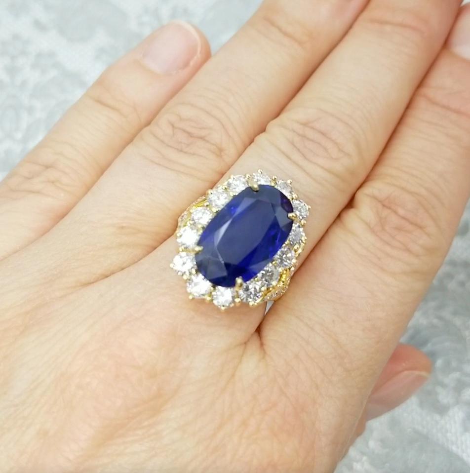Van Cleef & Arpels No Enhancement Burmese 12.01 carat Sapphire  Diamond  Ring For Sale 2