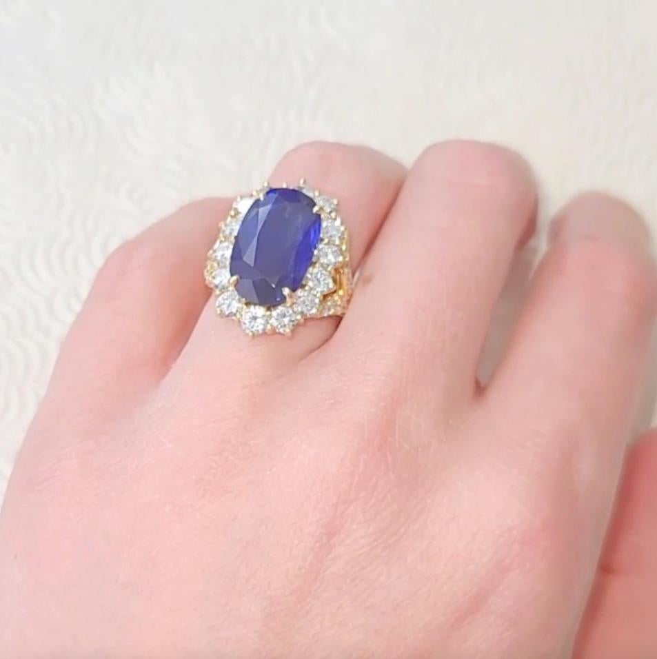 Van Cleef & Arpels No Enhancement Burmese 12.01 carat Sapphire  Diamond  Ring For Sale 3