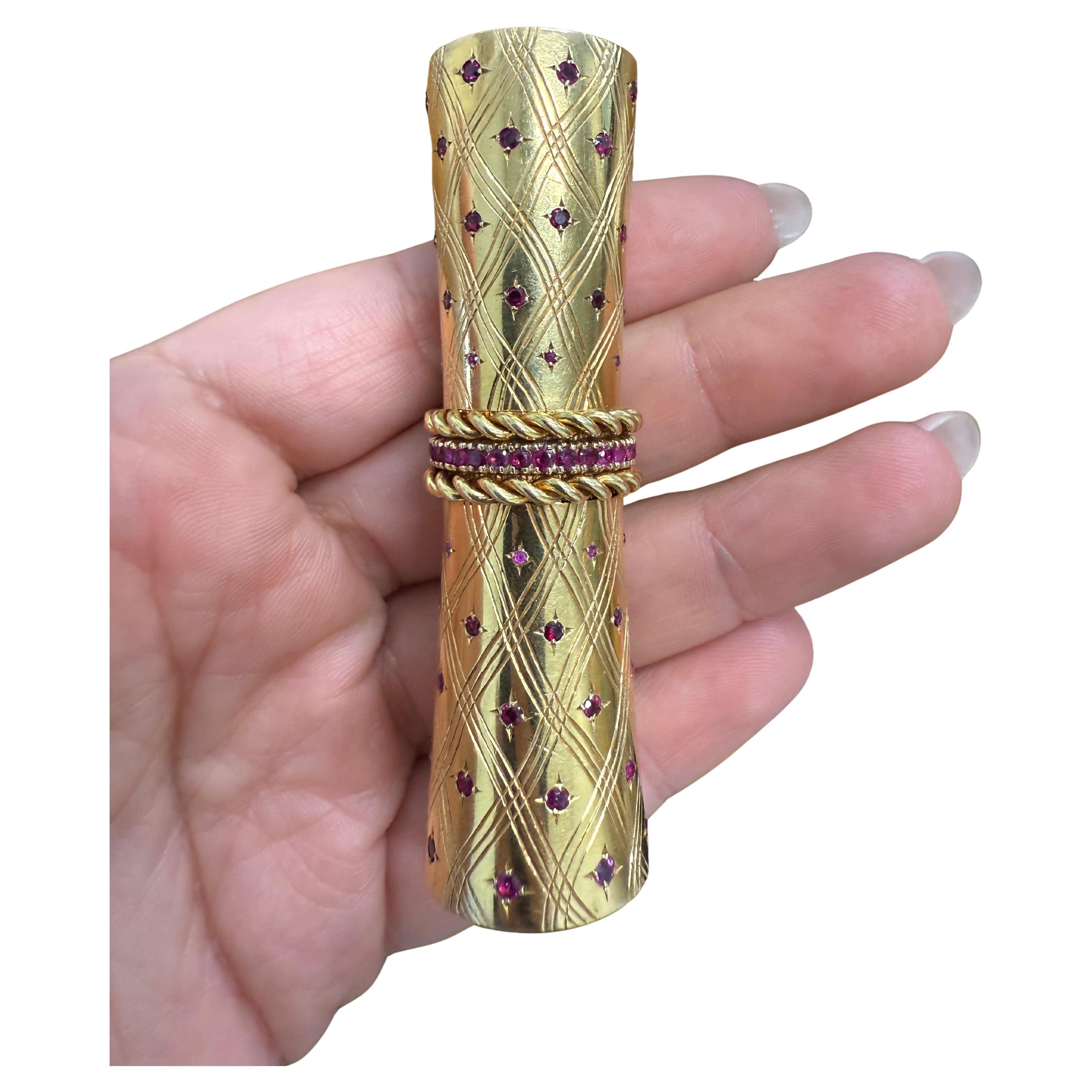 Van Cleef & Arpels NY Or jaune 18k et Rubis Etui à rouge à lèvres Retro 1950s en vente