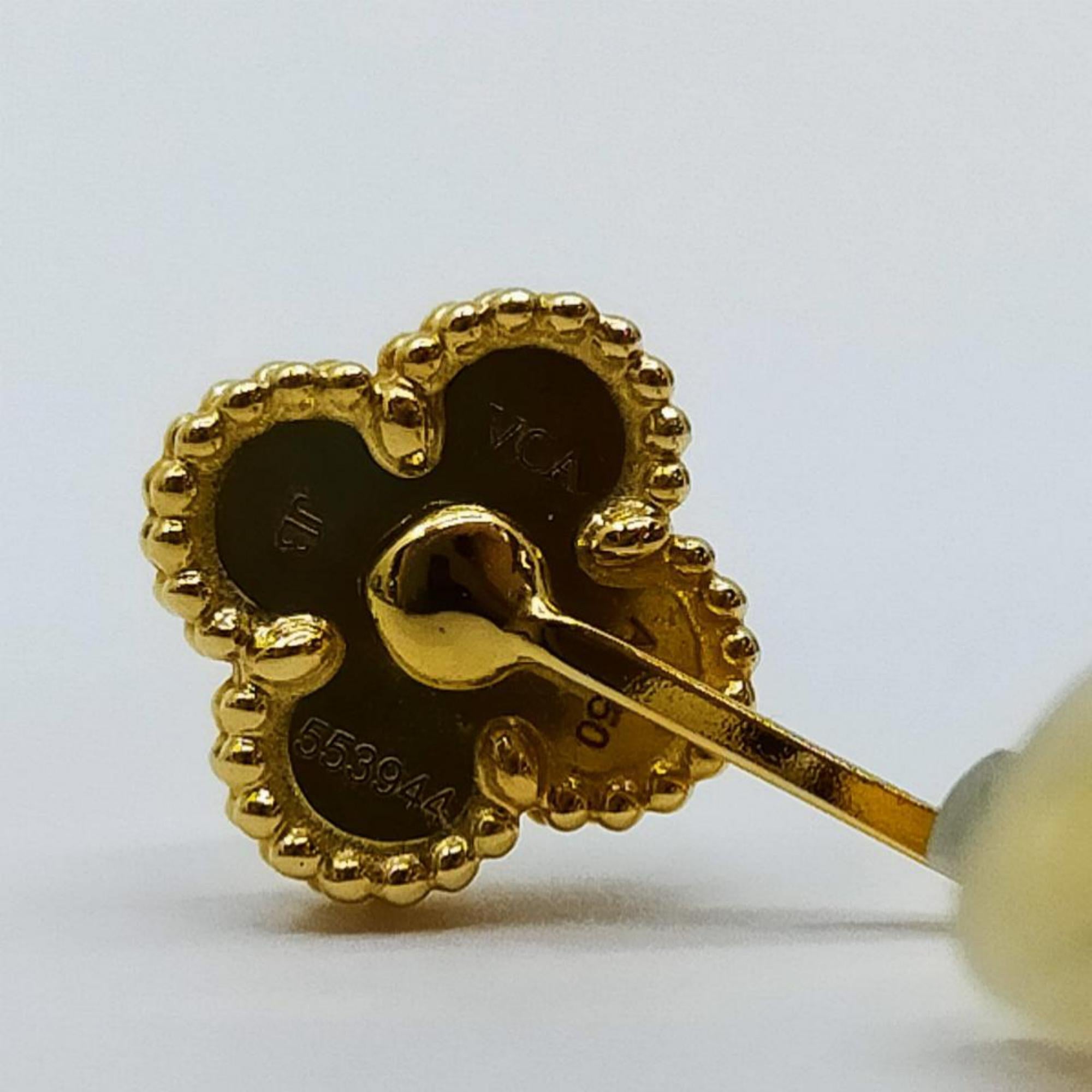 Van Cleef & Arpels, une seule oreille Sweet Alhambra en or 18 carats en vente 4