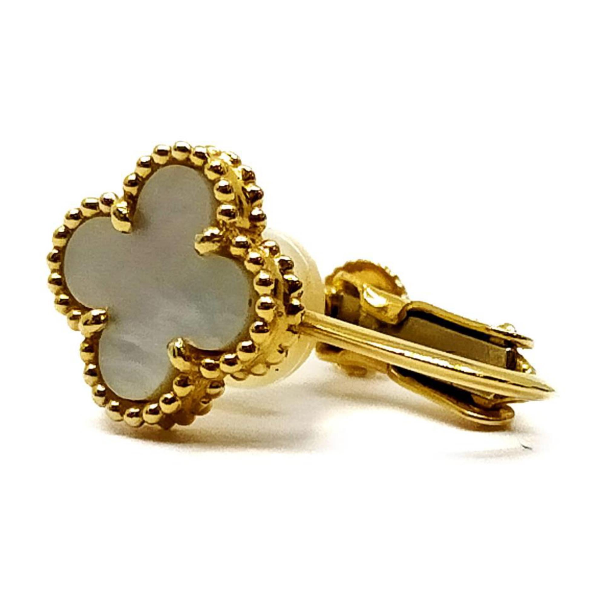 Van Cleef & Arpels Or 18K Sweet Alhambra Boucle d'Oreille Nacre 1V21
TRÈS BONNE CONDITION
(8/10 ou AB)
Boîte incluse

Couleur principale : or

Sous-couleur : Whiting

Pierre principale : Autre

Information : Shell

Matière : Or jaune

Pureté :