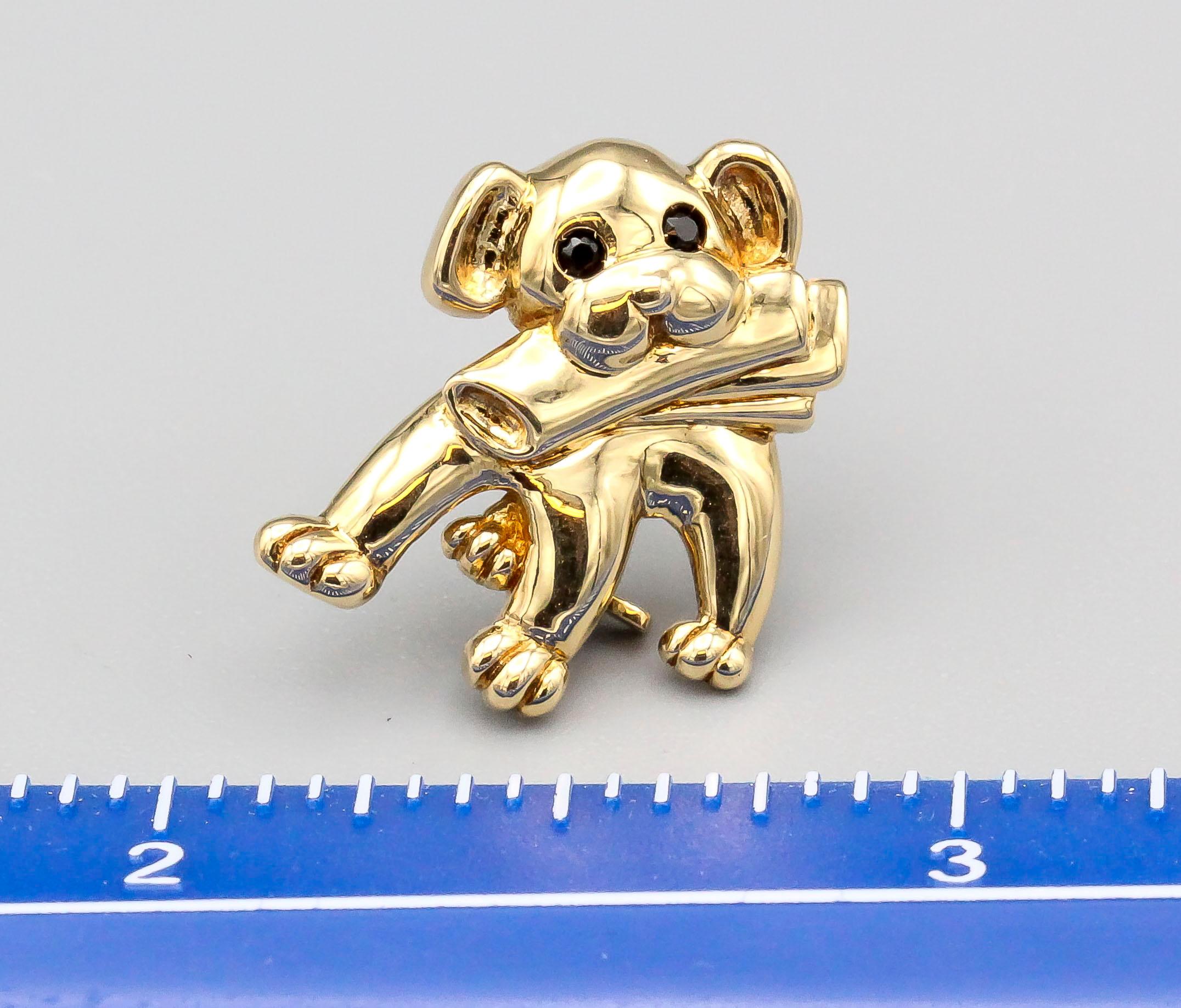Van Cleef & Arpels Onyx 18k Gold Dog Brooch In Excellent Condition For Sale In New York, NY