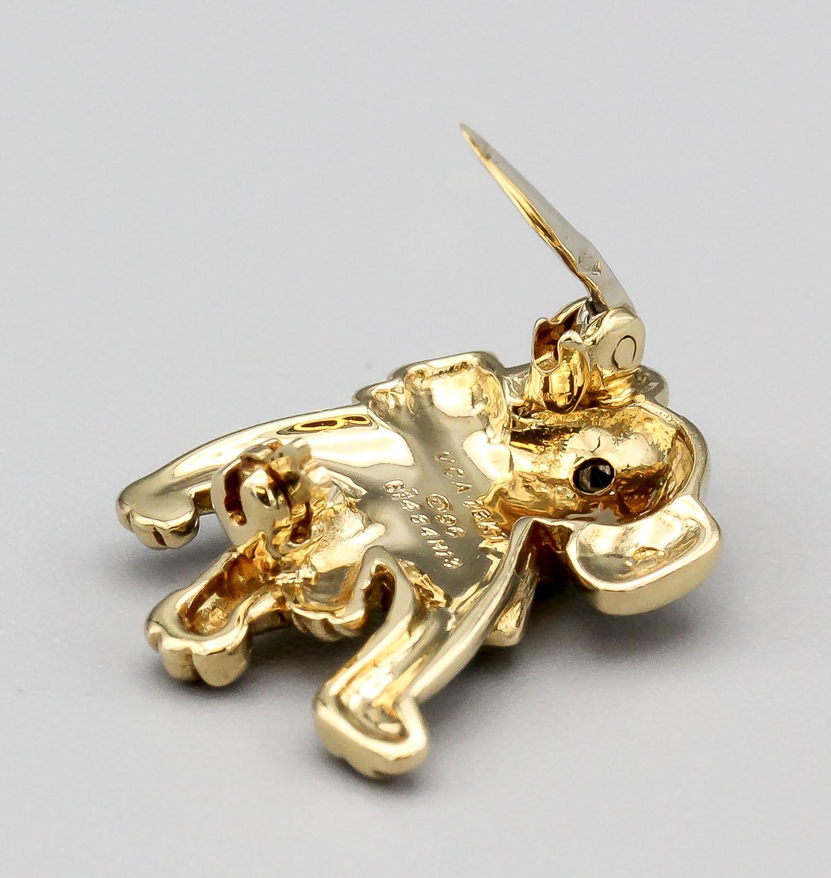Round Cut Van Cleef & Arpels Onyx 18k Gold Dog with Newspaper Brooch