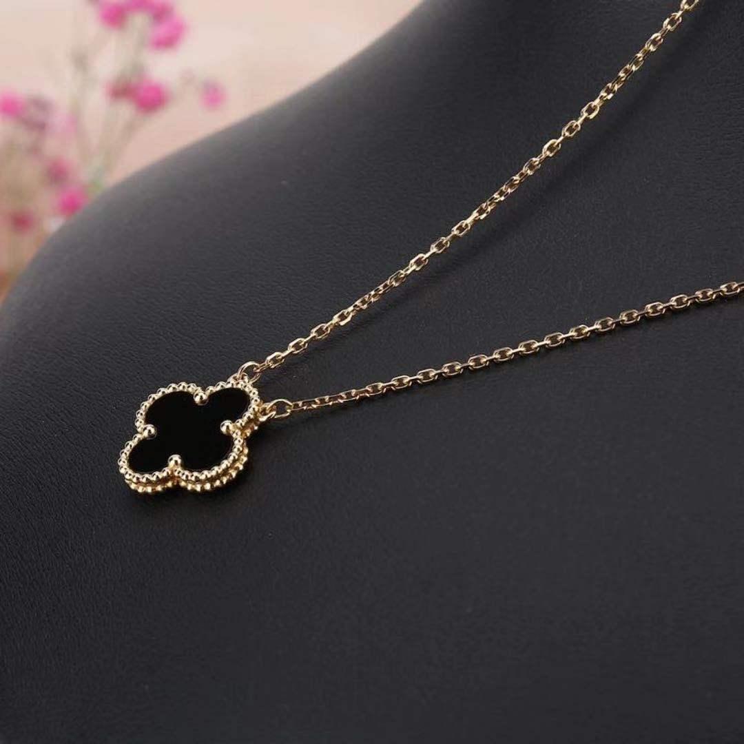 Löwenzahn Antiquitäten Code	AT-0777
Marke	                                Van Cleef & Arpels
Modell	                                ARA45800
Datum	                                Etwa 2014
Endverbraucherpreis	                        £2180 / ca.