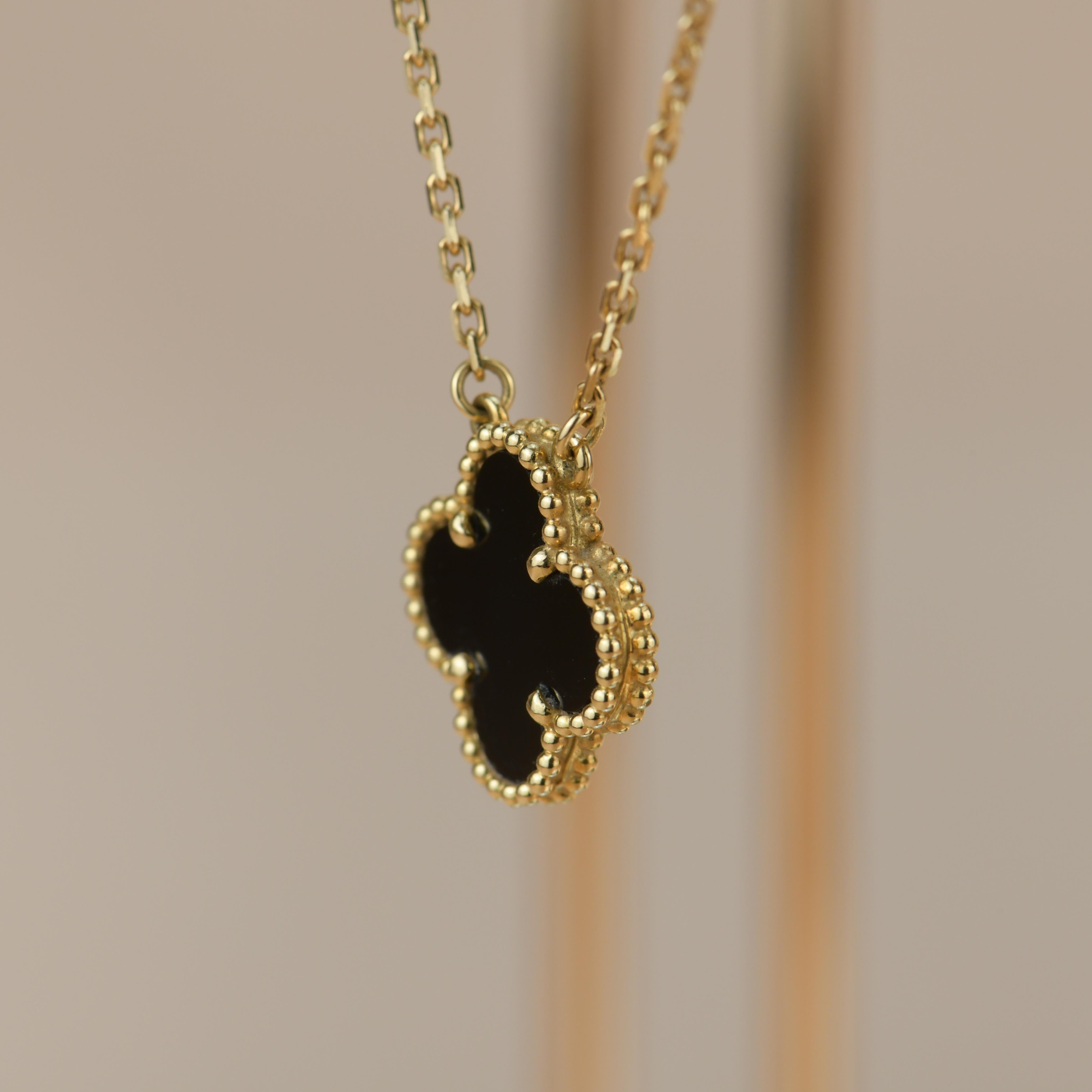 Van Cleef & Arpels Onyx-Alhambra-Anhänger-Halskette (Ungeschliffen)