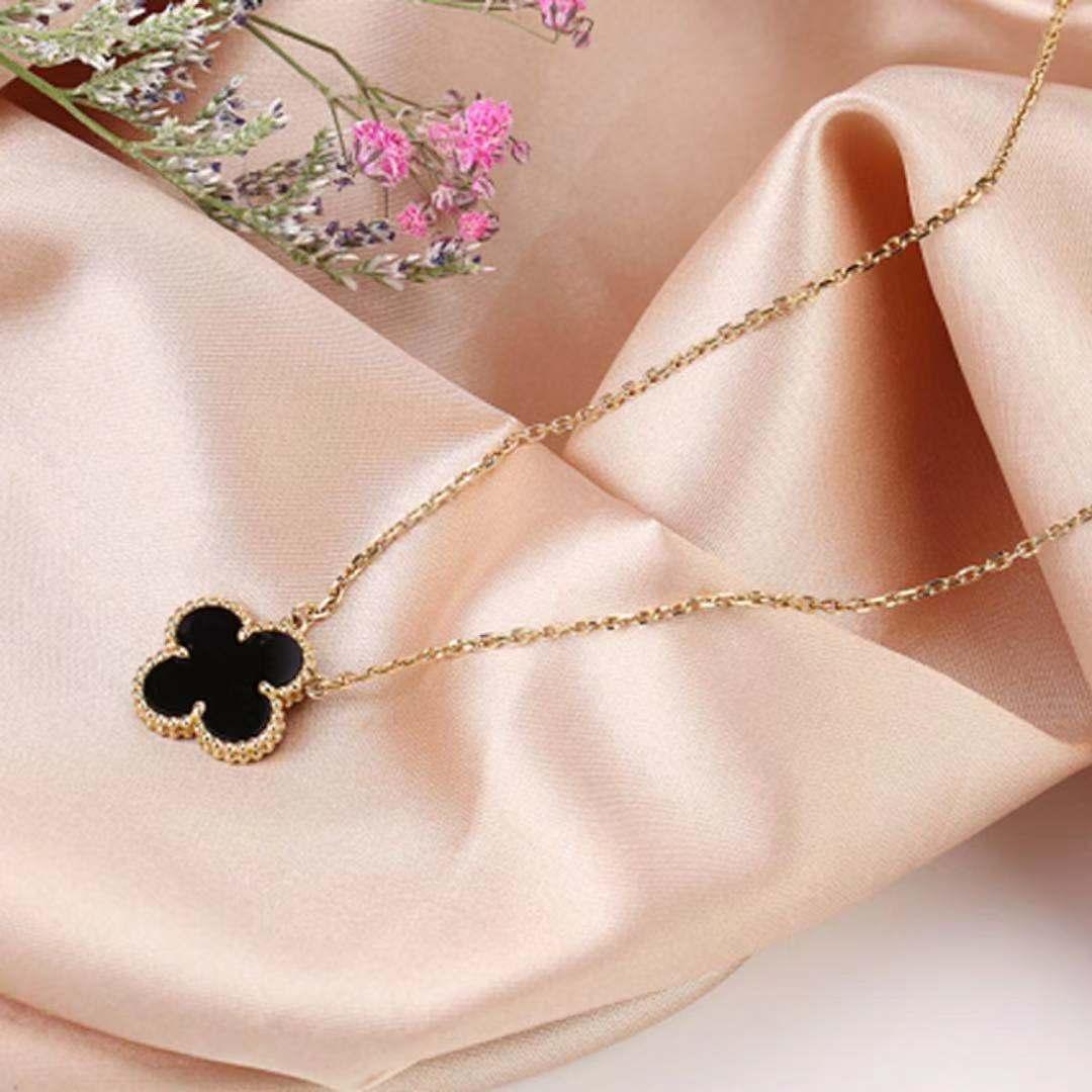 Van Cleef & Arpels Onyx-Alhambra-Anhänger-Halskette für Damen oder Herren