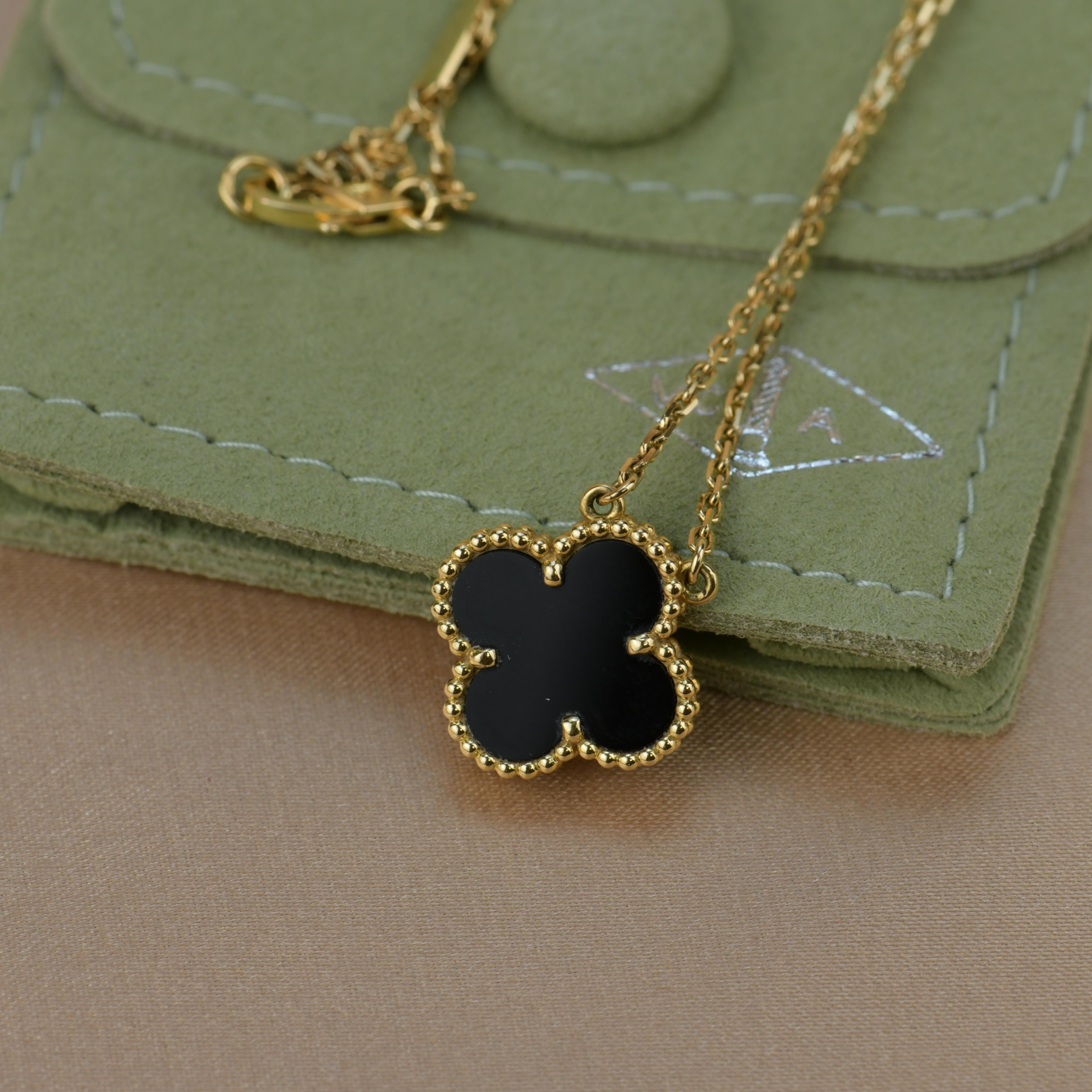 Van Cleef & Arpels Onyx-Alhambra-Anhänger-Halskette für Damen oder Herren