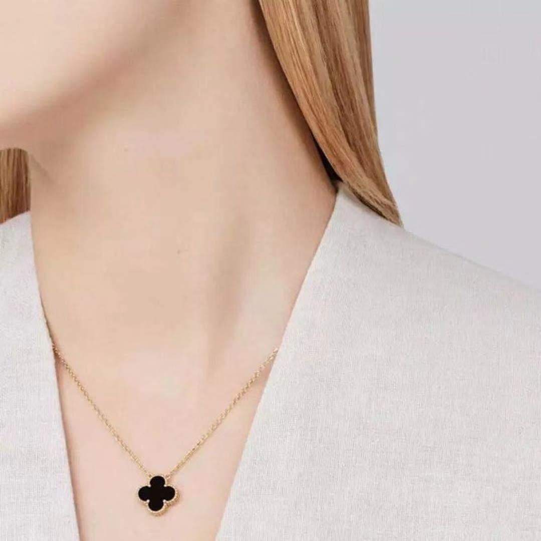 Van Cleef & Arpels Onyx-Alhambra-Anhänger-Halskette 2