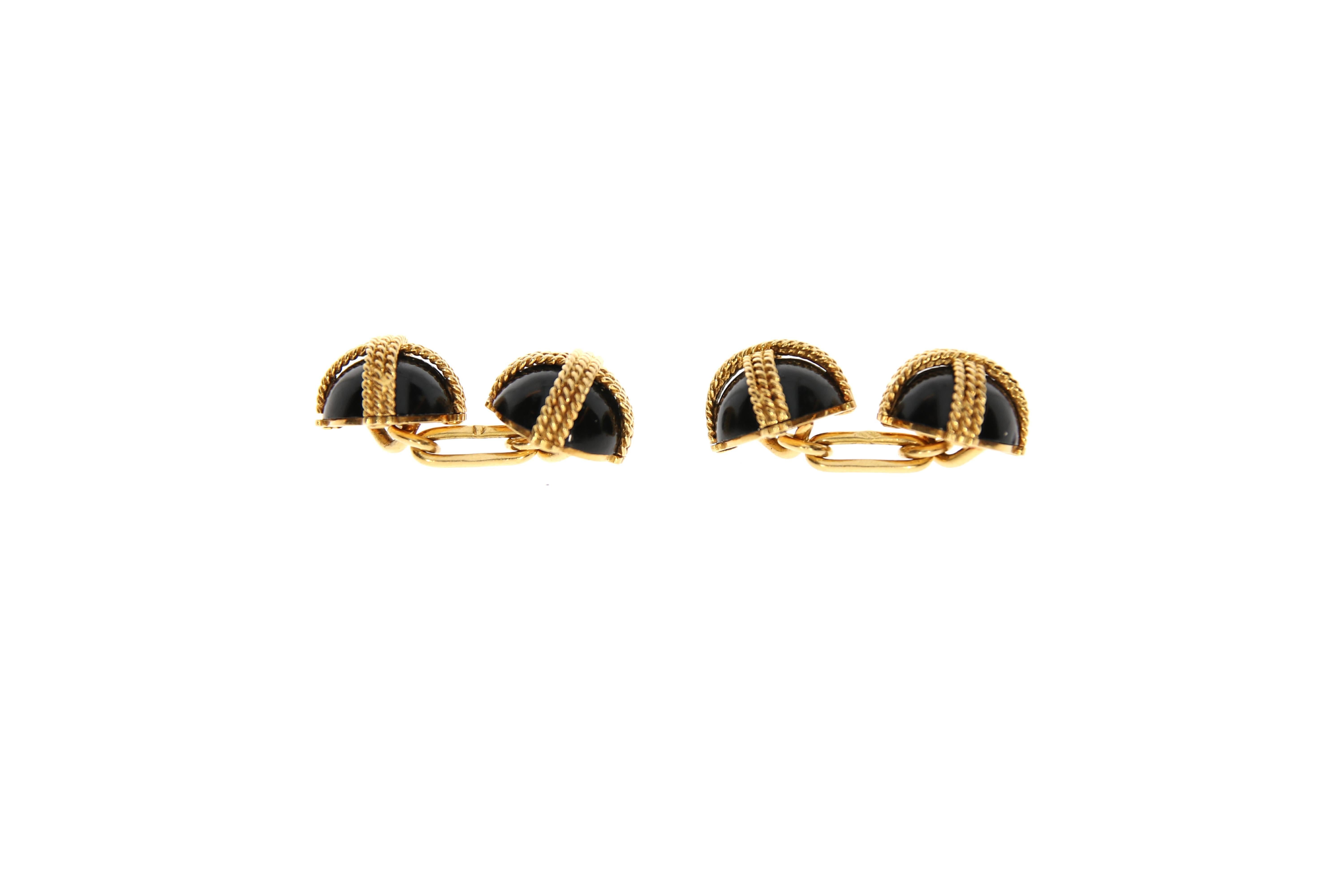 Van Cleef & Arpels Onyx and Yellow Gold Cufflinks, circa 1960 In Excellent Condition For Sale In Munich, DE