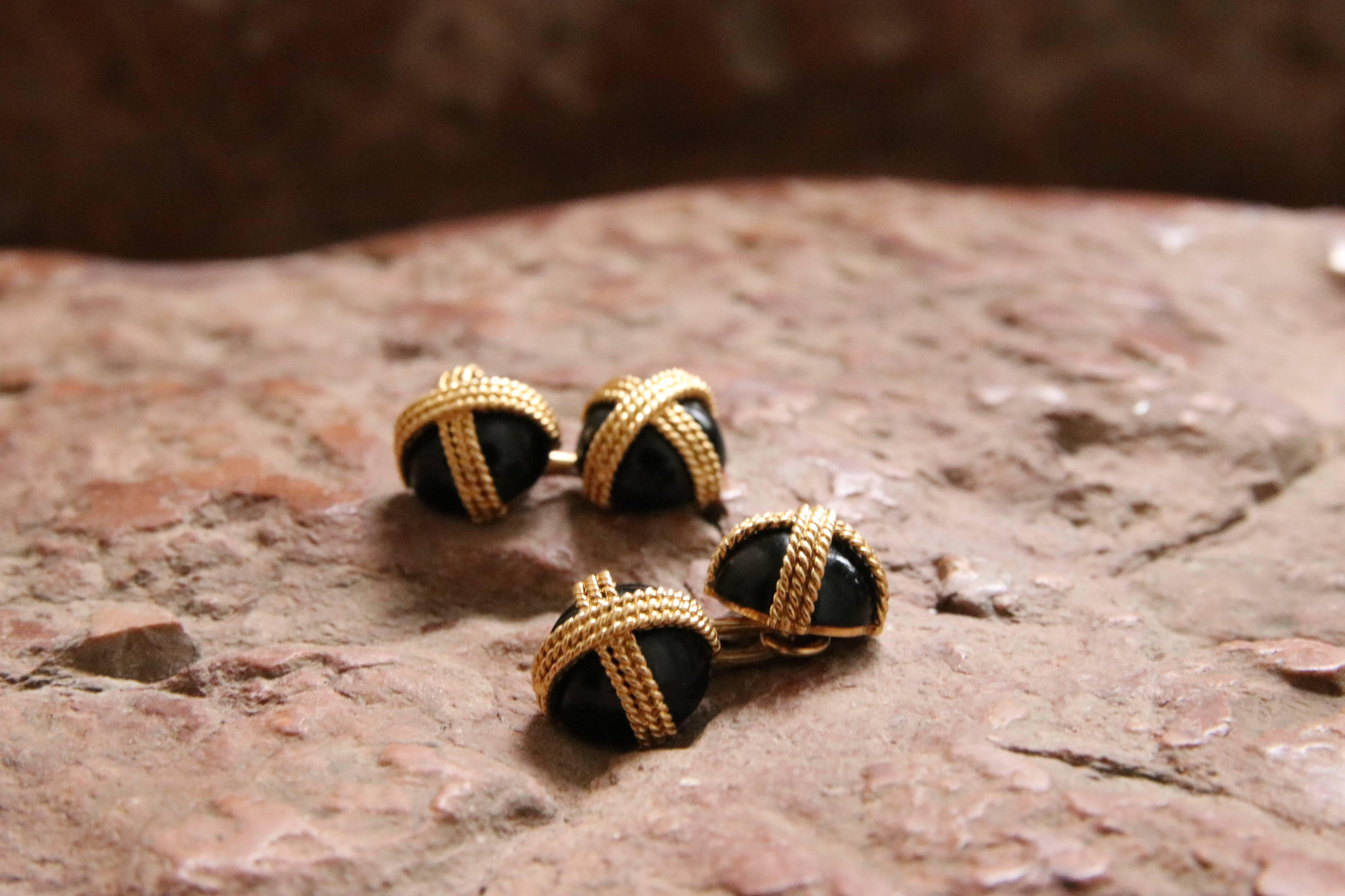 Van Cleef & Arpels Onyx and Yellow Gold Cufflinks, circa 1960 For Sale 1