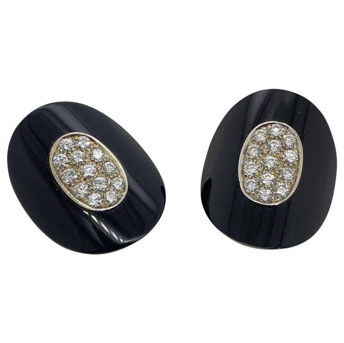 Contemporary Van Cleef & Arpels Onyx Diamond 18 Karat Yellow Gold Ear Clips For Sale