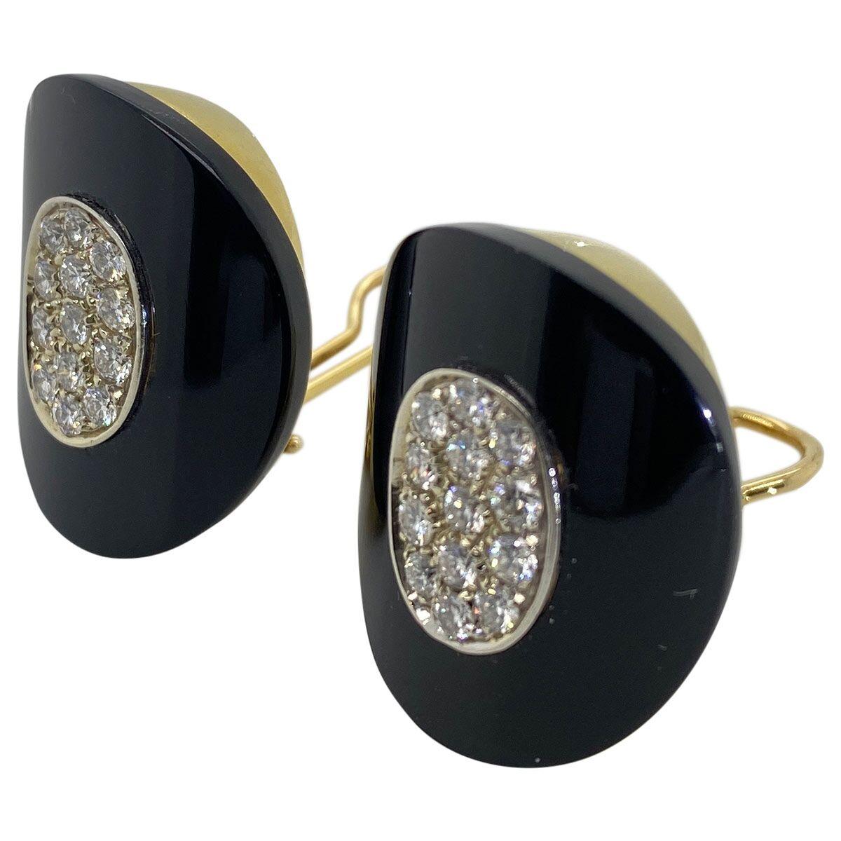 Van Cleef & Arpels Onyx Diamond 18 Karat Yellow Gold Ear Clips For Sale 1