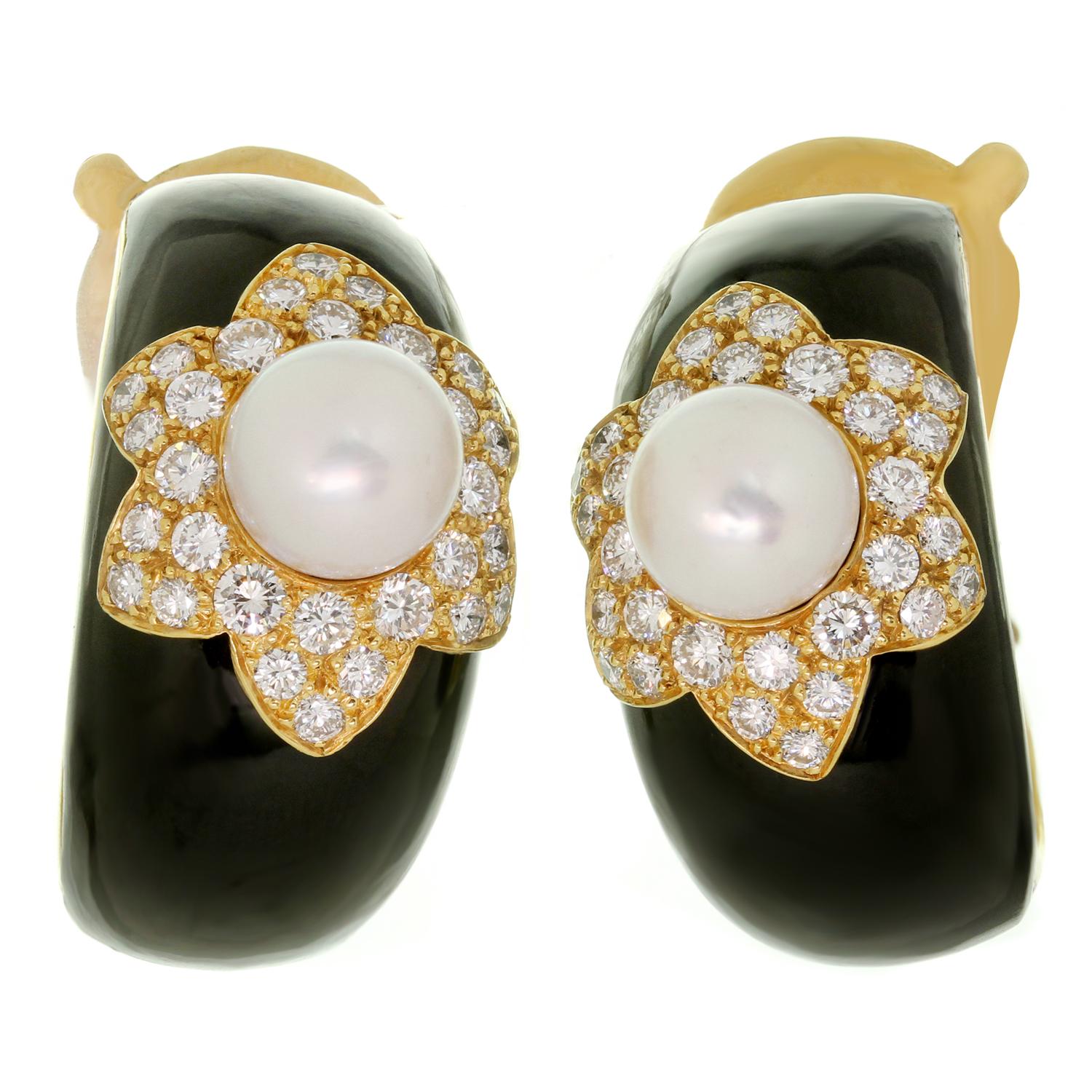 Van Cleef & Arpels Onyx Diamond Cultured Pearl Black Ring & Clip-On Earrings Set In Excellent Condition In New York, NY