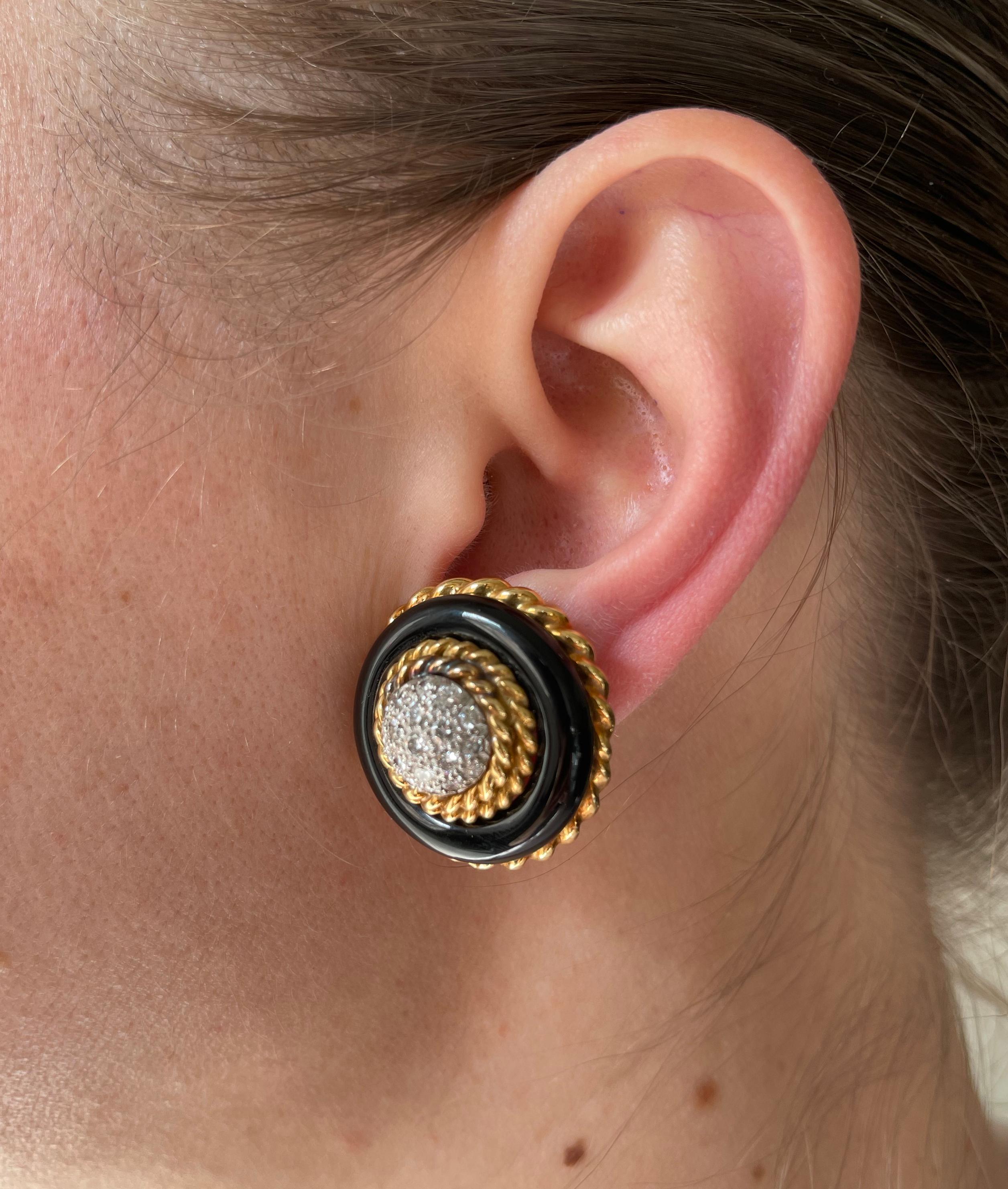 Van Cleef & Arpels Onyx-Diamant-Ohrringe aus Gold im Zustand „Hervorragend“ im Angebot in New York, NY