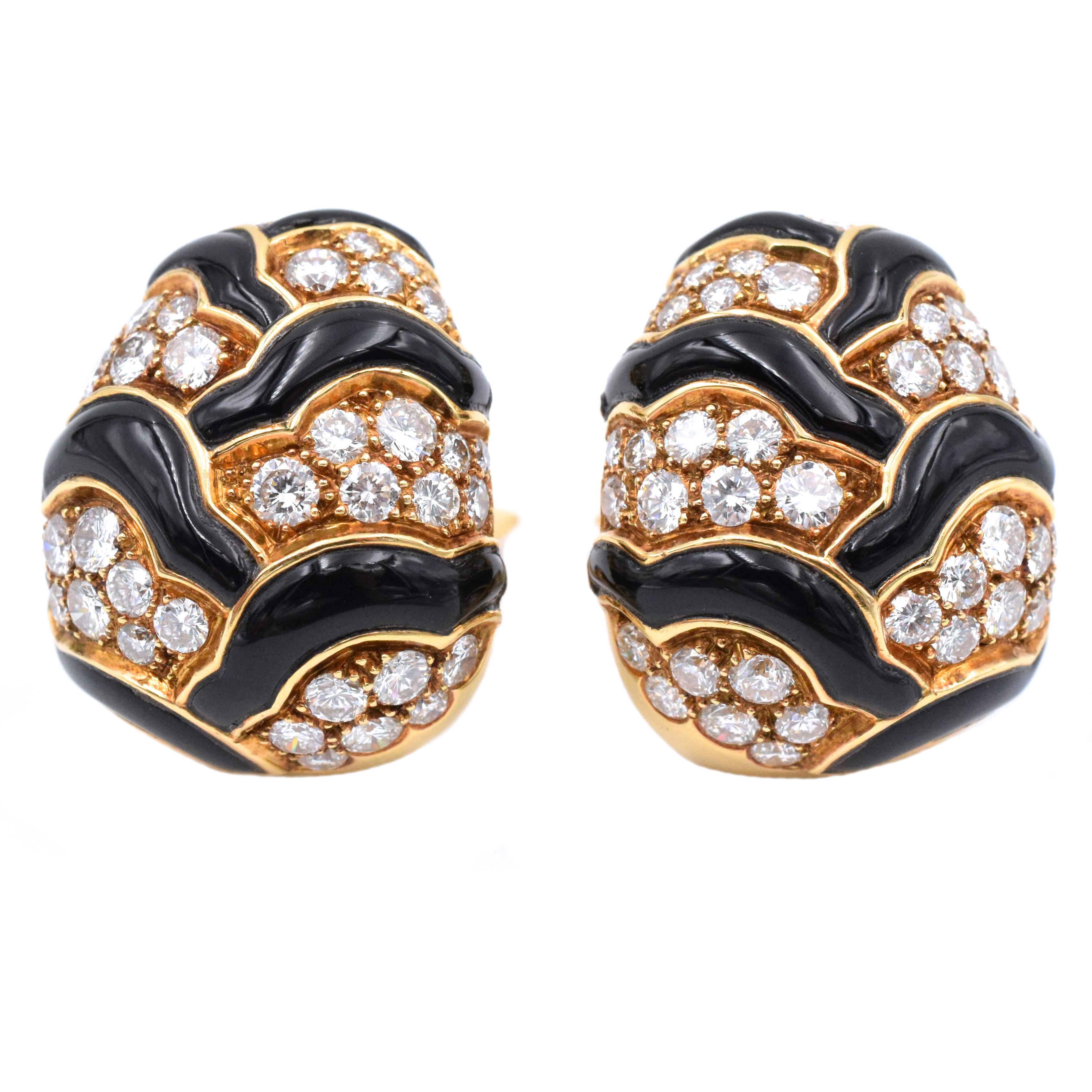 Romantic Van Cleef & Arpels Onyx Diamond Gold Earrings For Sale