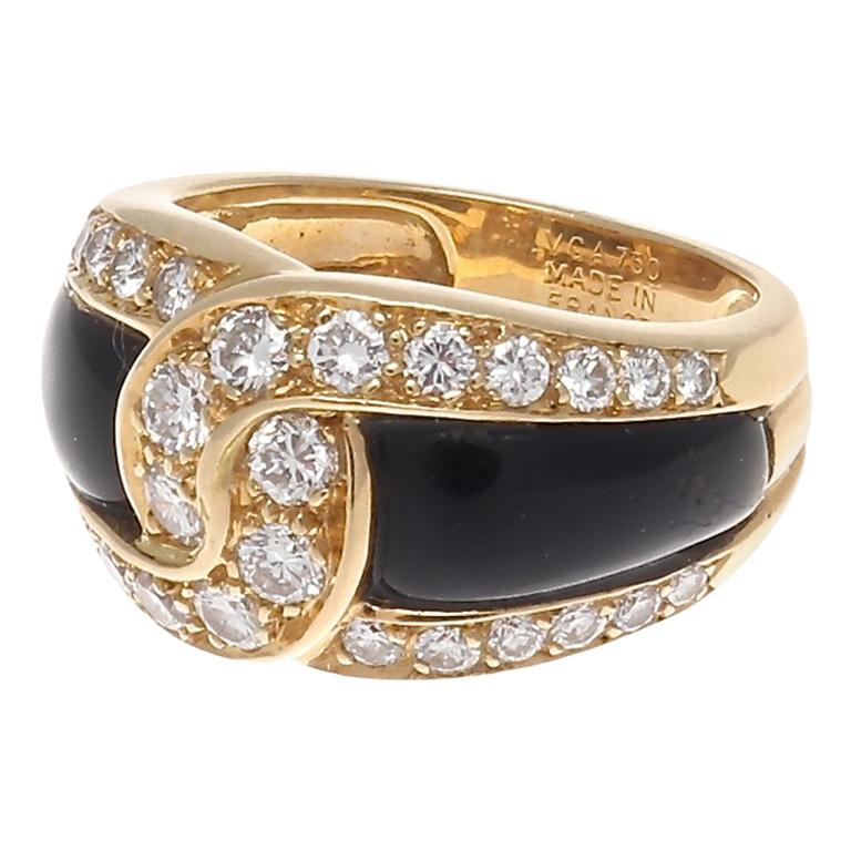 Van Cleef & Arpels Onyx Diamond Gold Ring