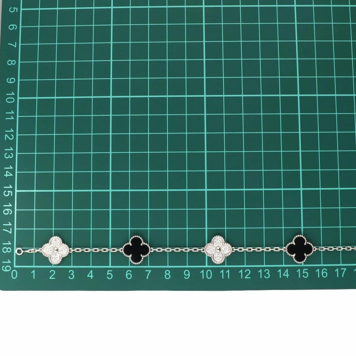 Van Cleef & Arpels Collana Alhambra Vintage con 20 motivi e diamanti in onice VCARP2R800 in vendita 2
