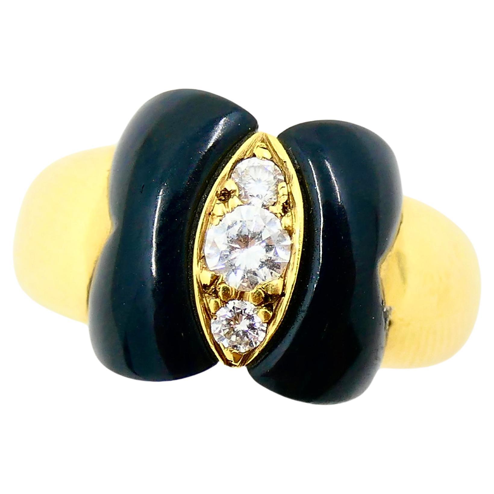 Van Cleef & Arpels Onyx Ring Diamond Papillon Ring In Good Condition For Sale In Beverly Hills, CA