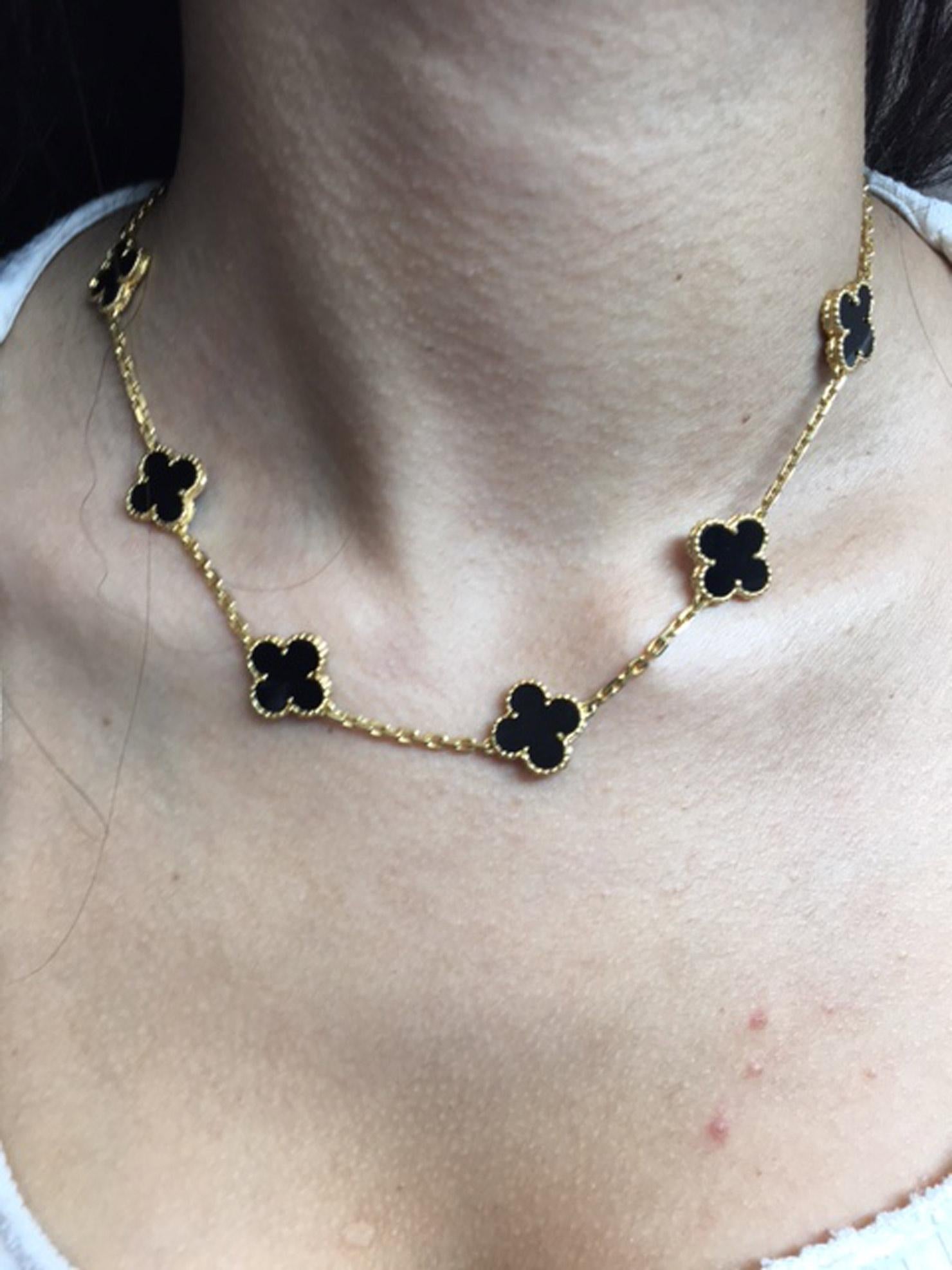Contemporary Van Cleef & Arpels Onyx Vintage Alhambra 18 Karat Gold Necklace