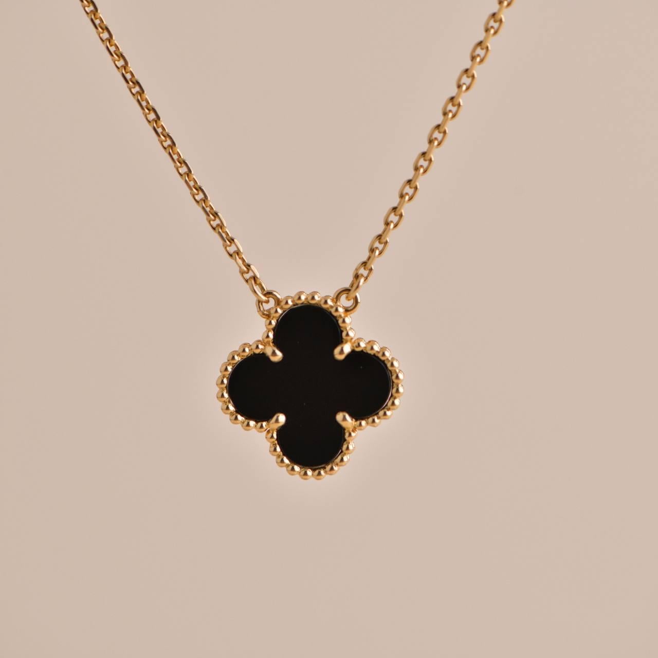 Van Cleef & Arpels Onyx-Alhambra-Anhänger im Vintage-Stil für Damen oder Herren