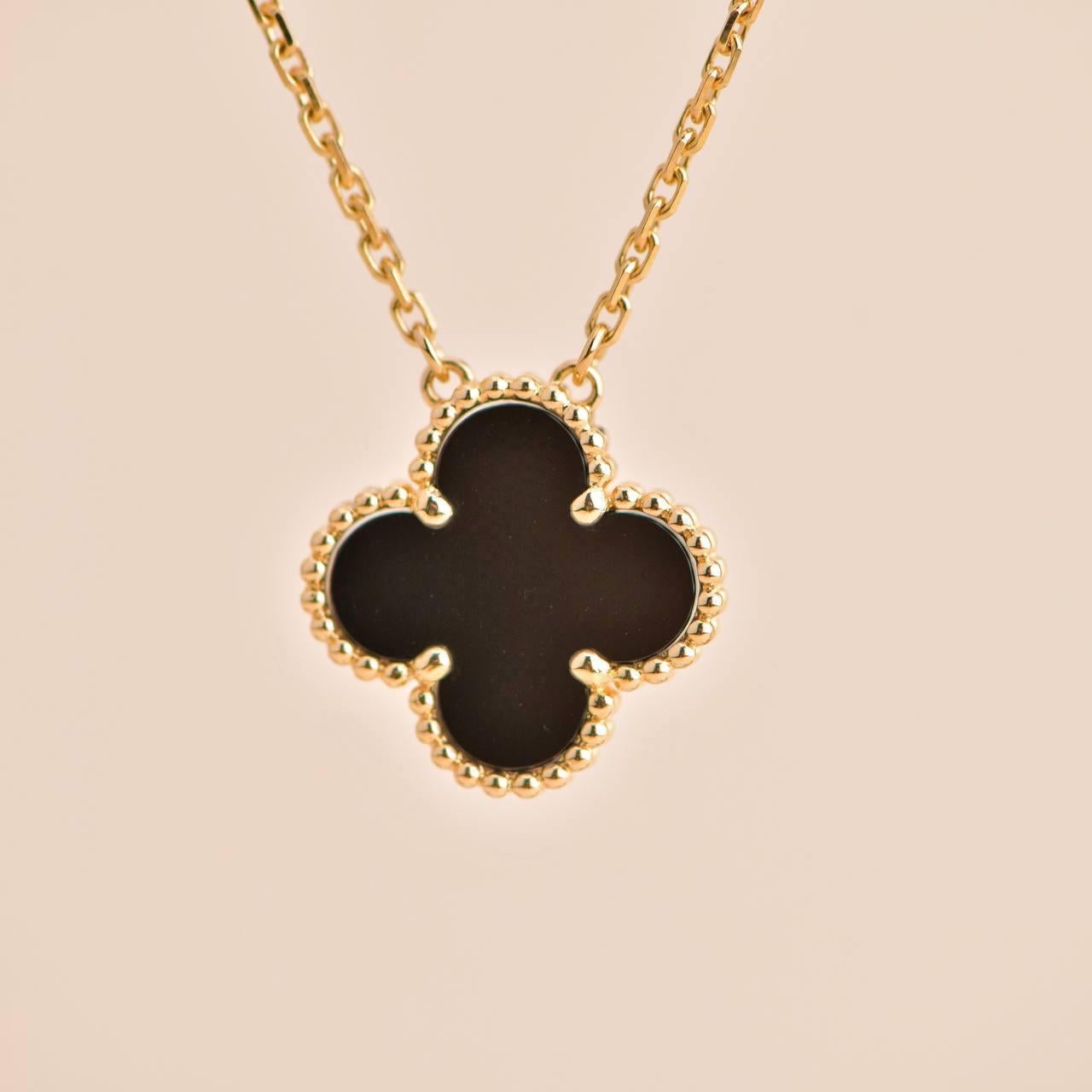 Van Cleef & Arpels Onyx Vintage Alhambra Pendant 1