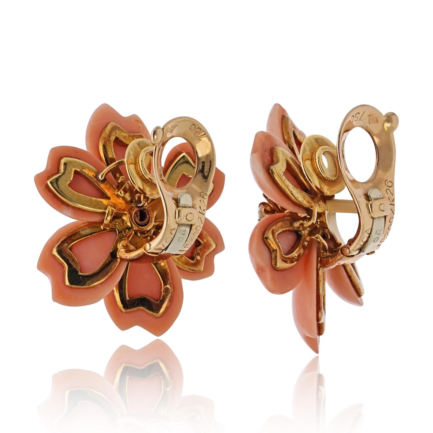 Van Cleef & Arpels Orange Koralle Gelbgold Rose De Noël Diamant-Ohrringe (Rundschliff) im Angebot