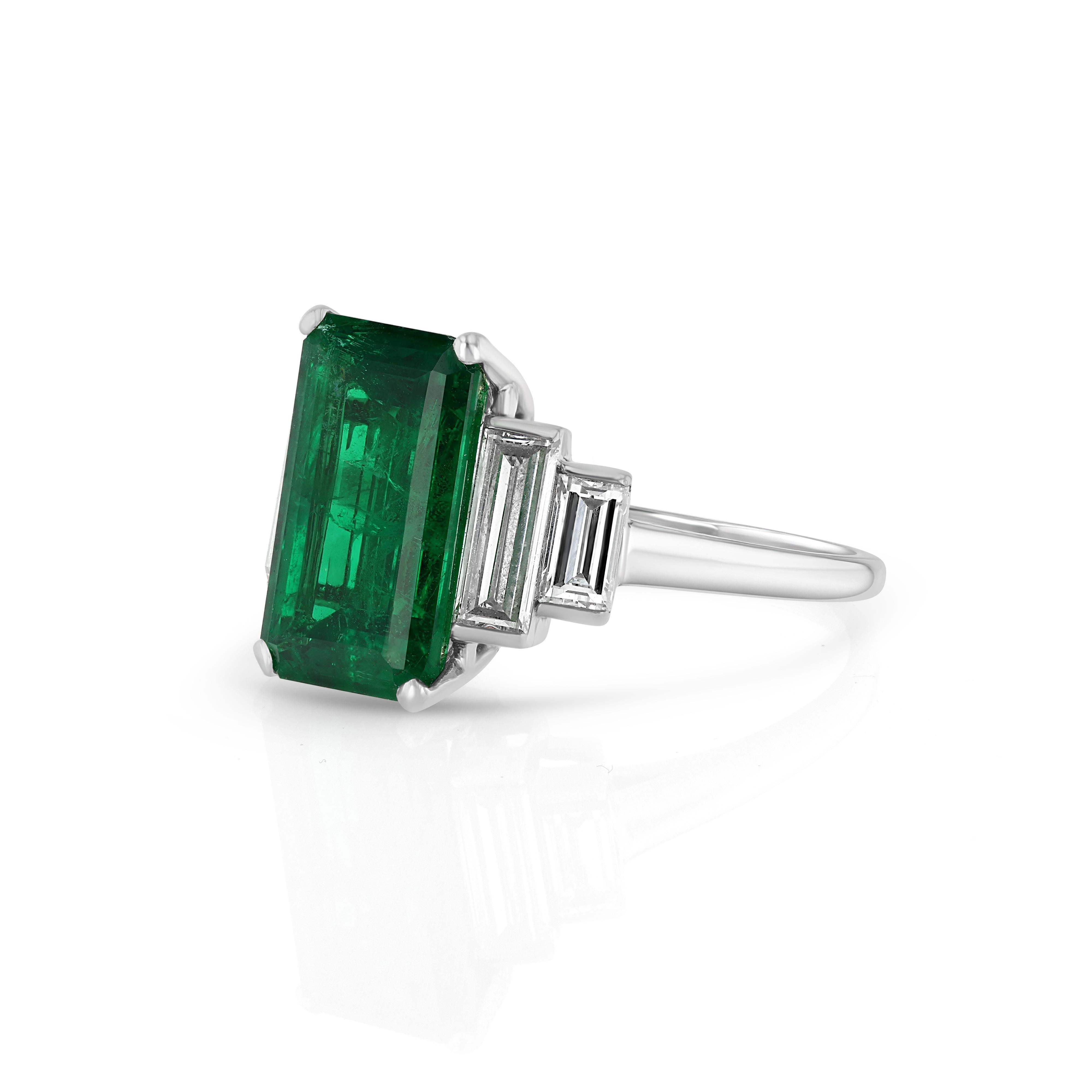 - AGL Certified 3.69 cts rectangular Emerald from Zambia
- 1 carat total of baguette diamonds
- Platinum Ring
- Signed by Van Cleef & Arpels NY
