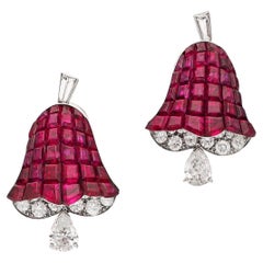 VAN CLEEF & ARPELS Paire de Clips d'oreilles sertis de rubis et de diamants, France
