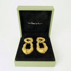 Van Cleef & Arpels: coppia di orecchini pendenti vintage a maglie in oro 18 carati