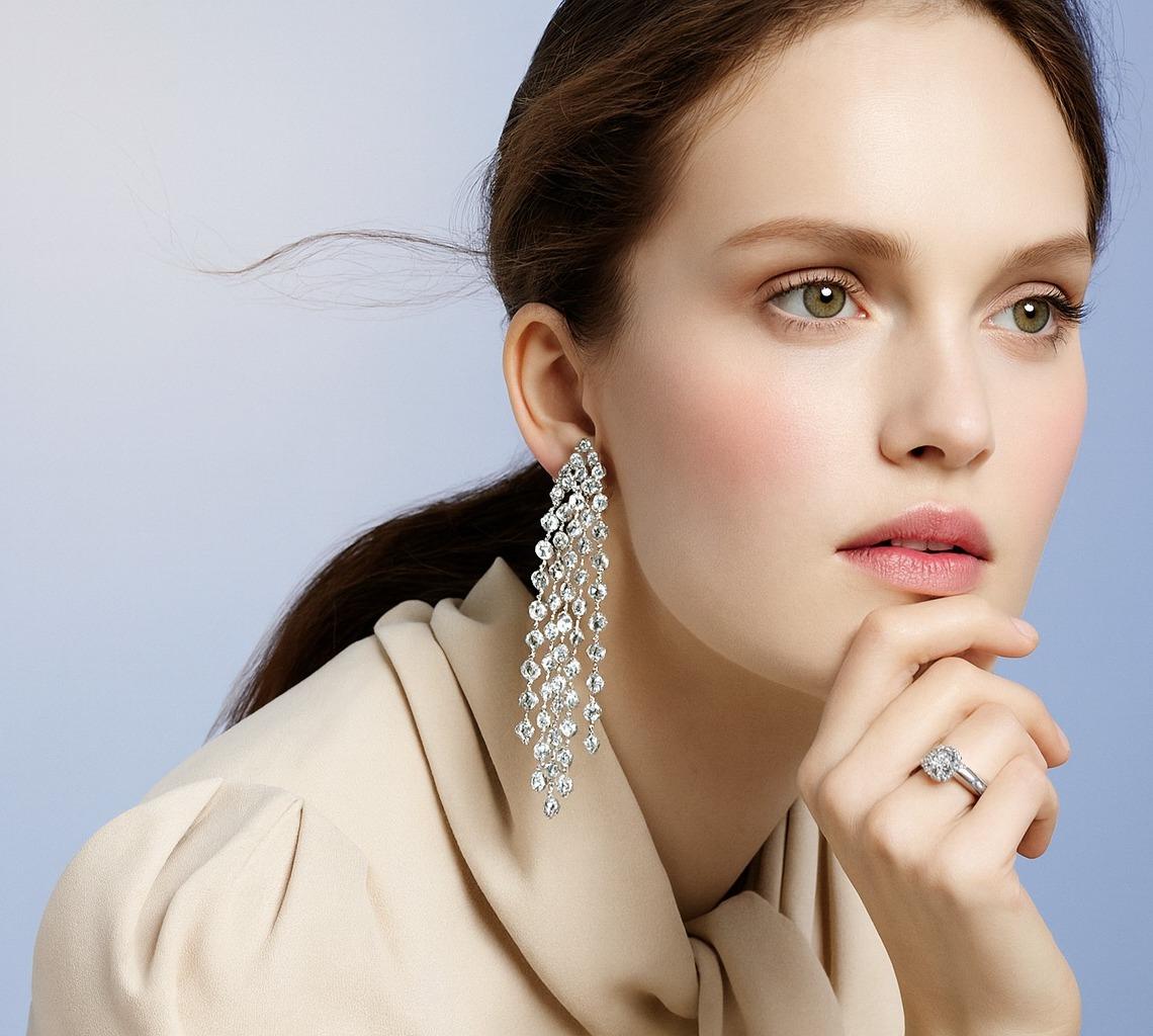 Van Cleef & Arpels Palmyre Diamant-Ohrringe aus 18K Weißgold (Rundschliff) im Angebot