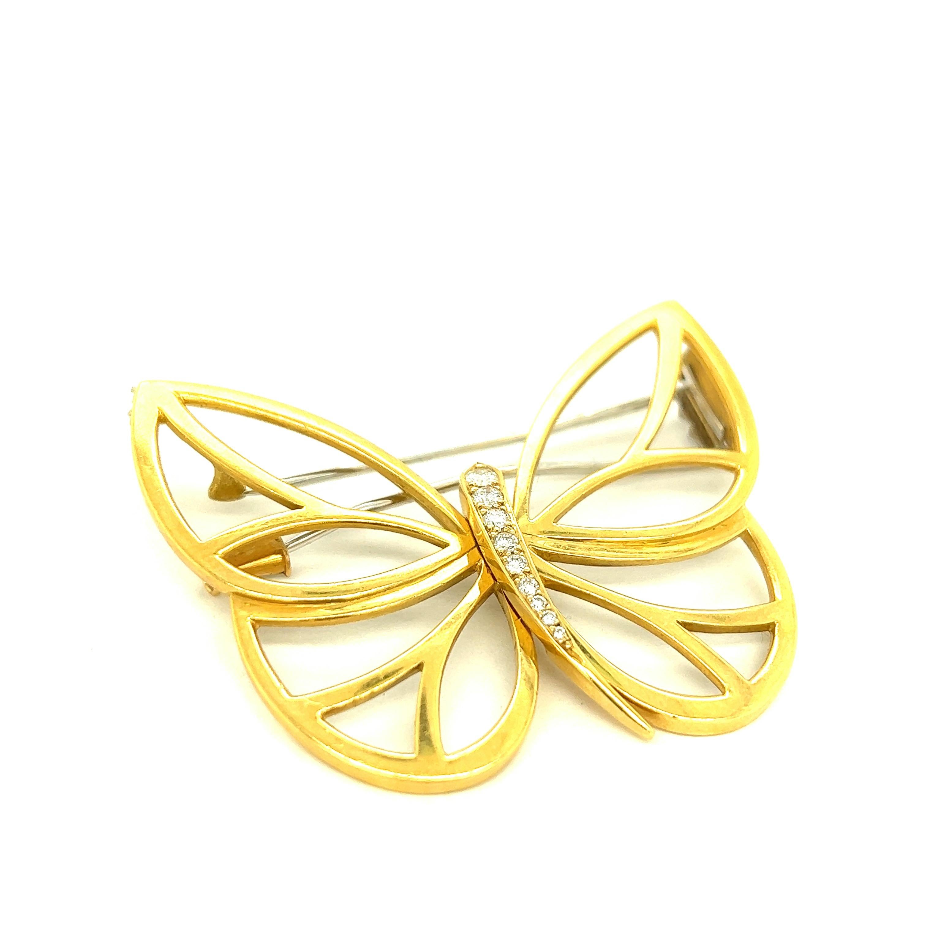 Round Cut Van Cleef & Arpels Papillon 18k Yellow Gold Diamond Butterfly Brooch For Sale