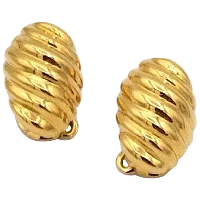 Van Cleef & Arpels Paris 18 Karat Gold Shell Motif Clip-On Earrings Vintage