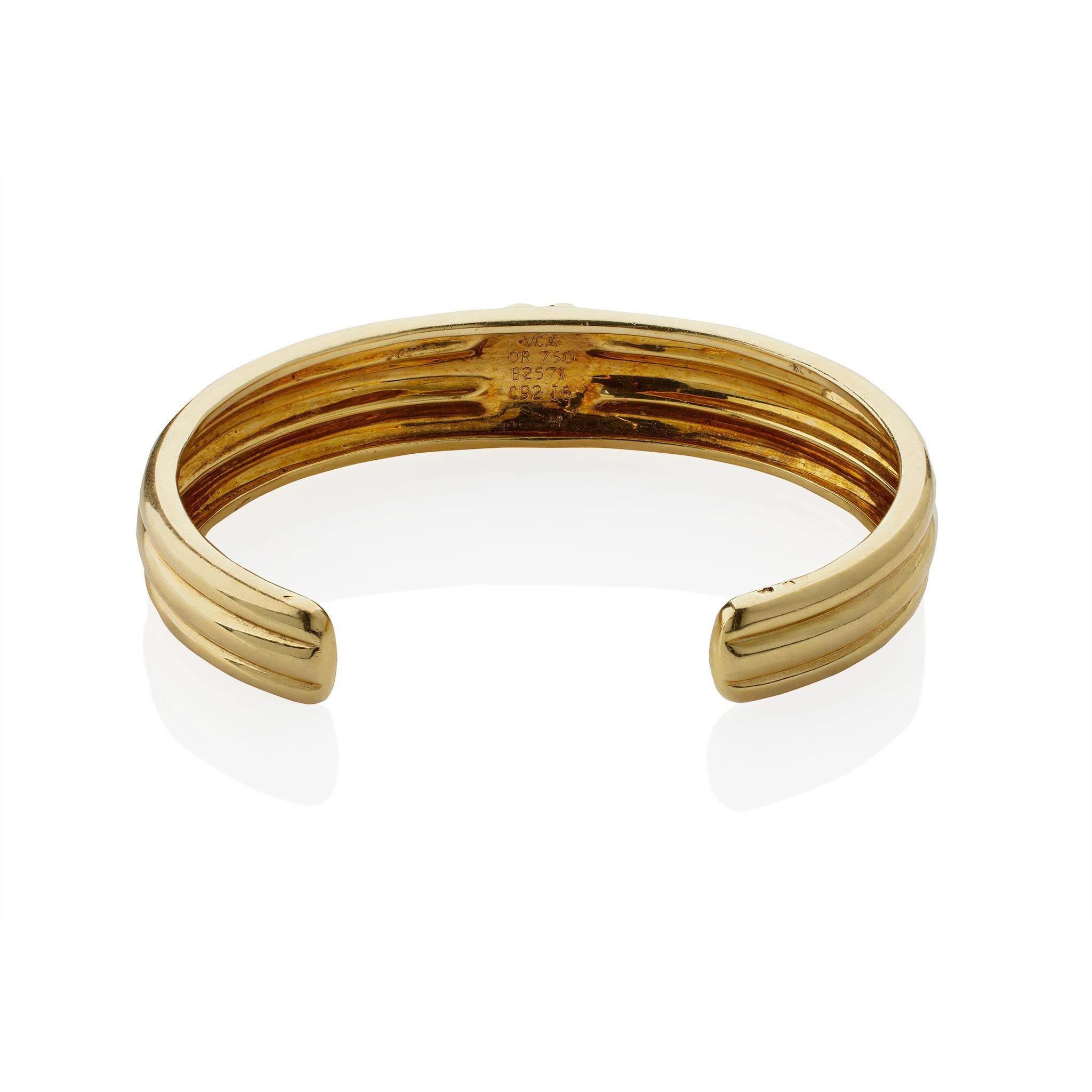 Van Cleef & Arpels Paris 18K Gold and Hardstone Cuff Bracelet In Excellent Condition For Sale In New York, NY