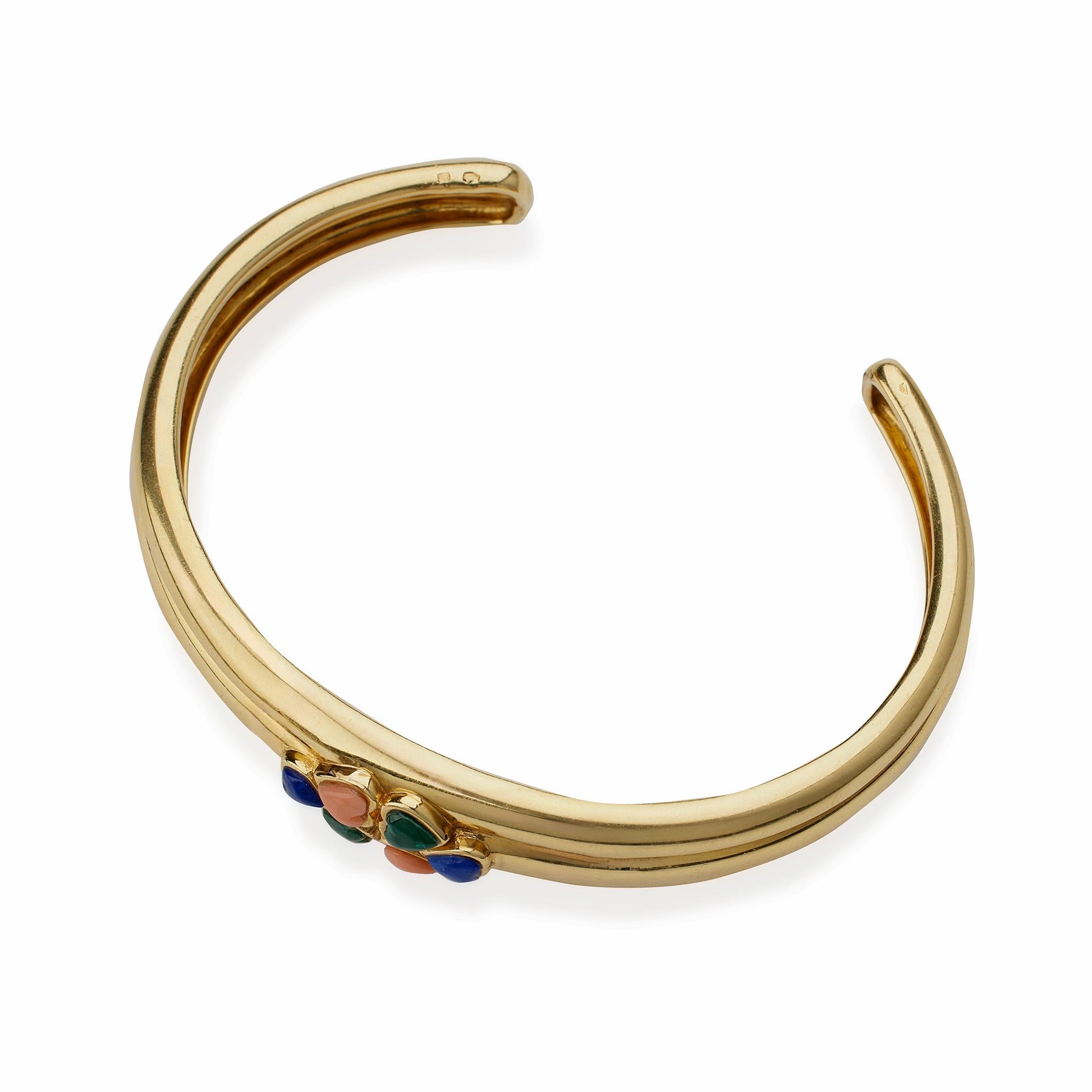 Van Cleef & Arpels Paris 18K Gold and Hardstone Cuff Bracelet For Sale 1