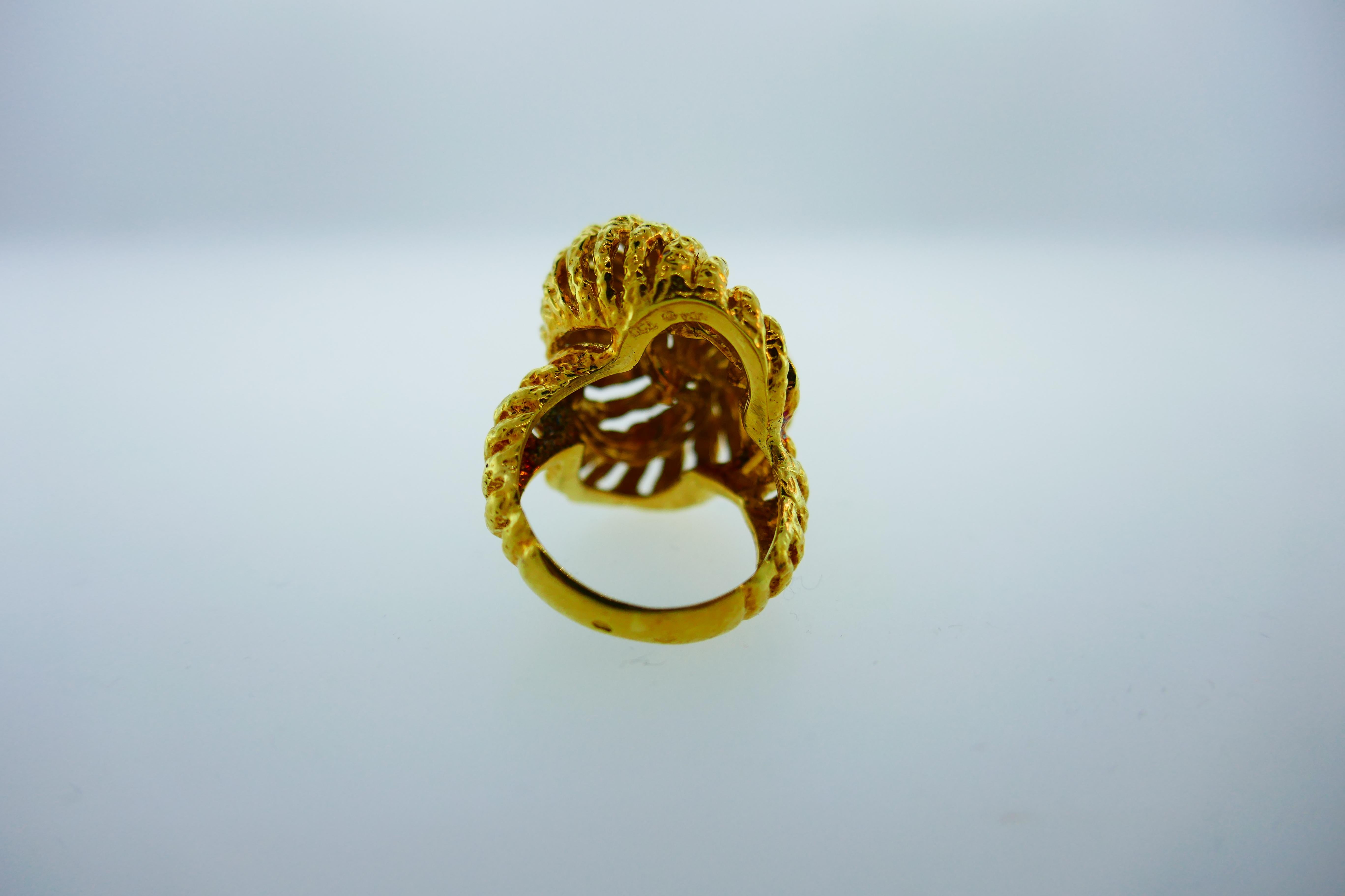 Van Cleef & Arpels Paris 18k Hammered Yellow Gold Knot Ring Vintage, circa 1980s 3