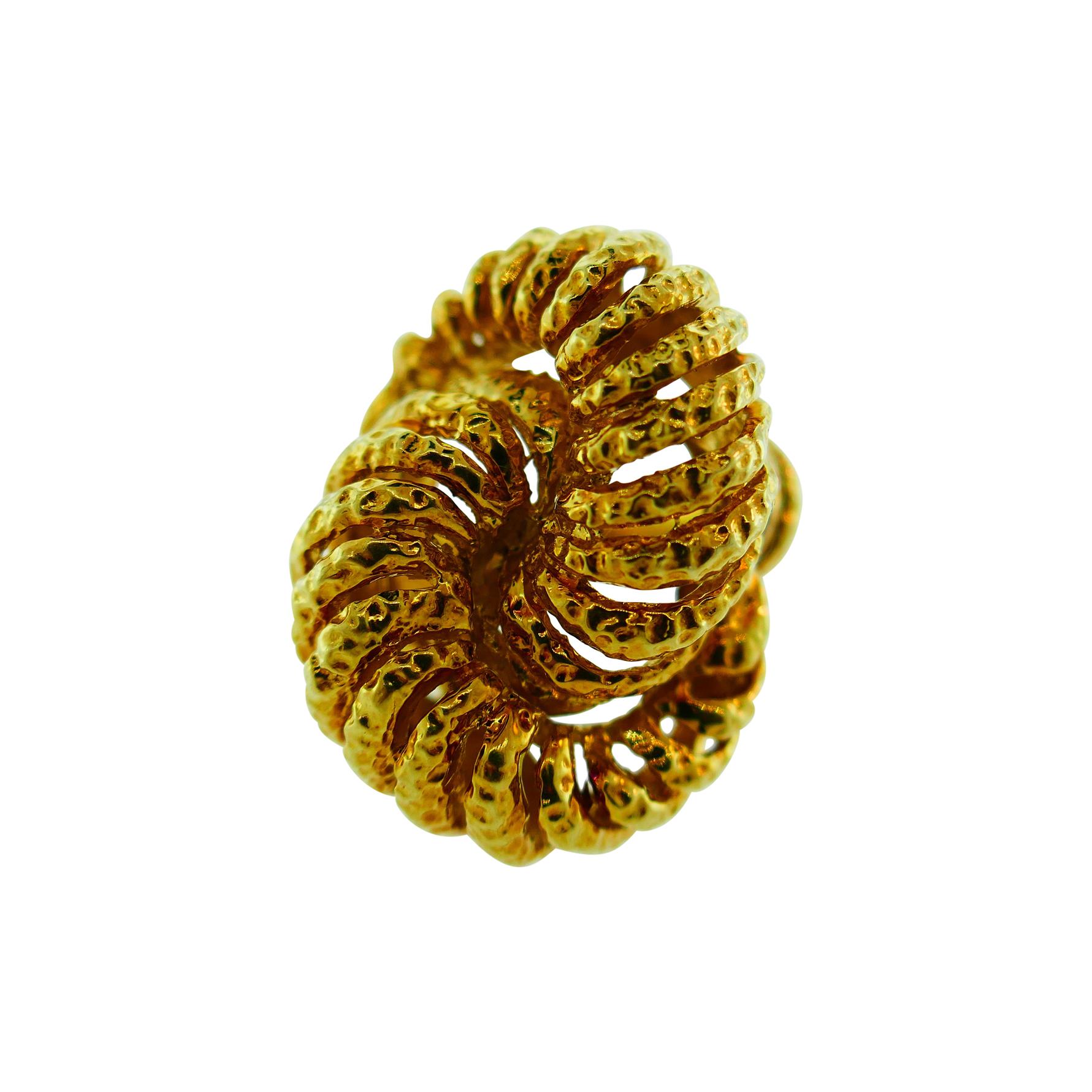 Van Cleef & Arpels Paris 18k Hammered Yellow Gold Knot Ring Vintage, circa 1980s