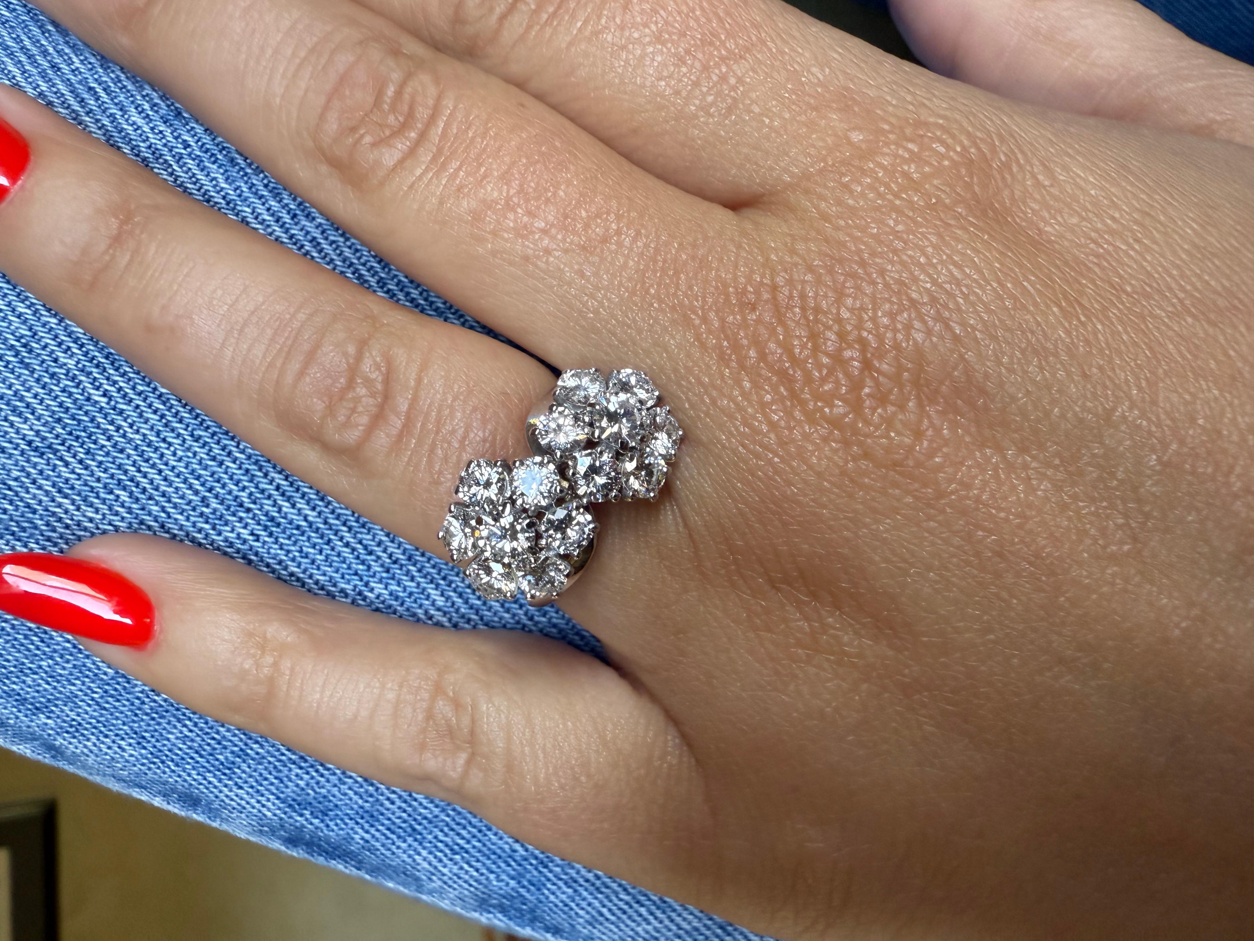 VAN CLEEF & ARPELS Paris 18k White Gold & Diamond Fleurette Ring 1970s Vintage For Sale 4